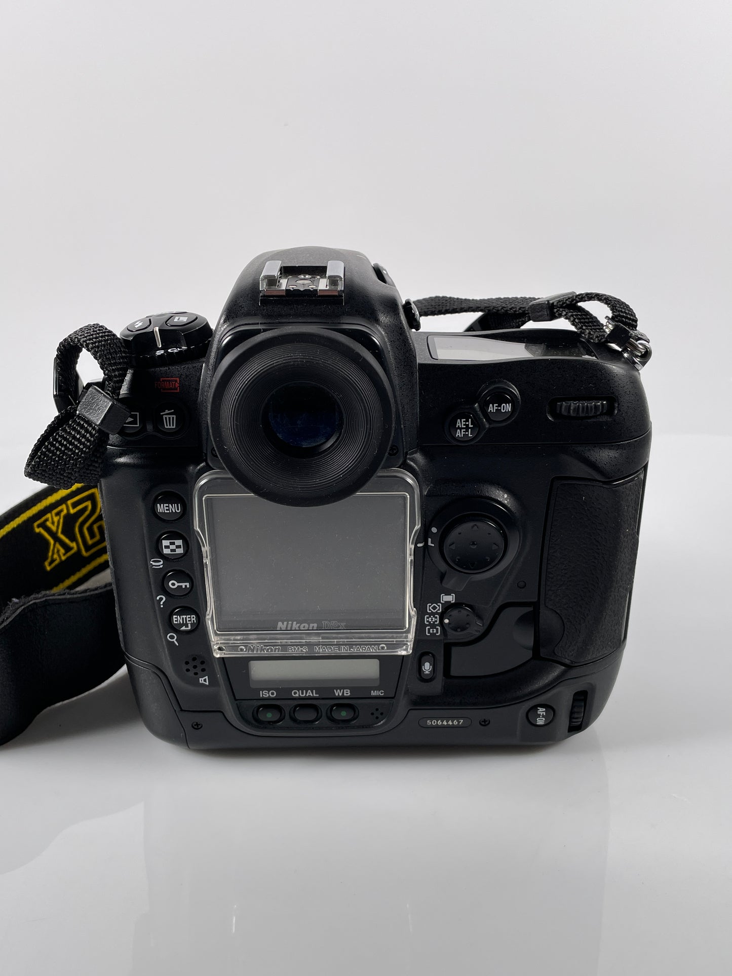 Nikon D2X DSLR Camera Body {12MP} (Body Only)