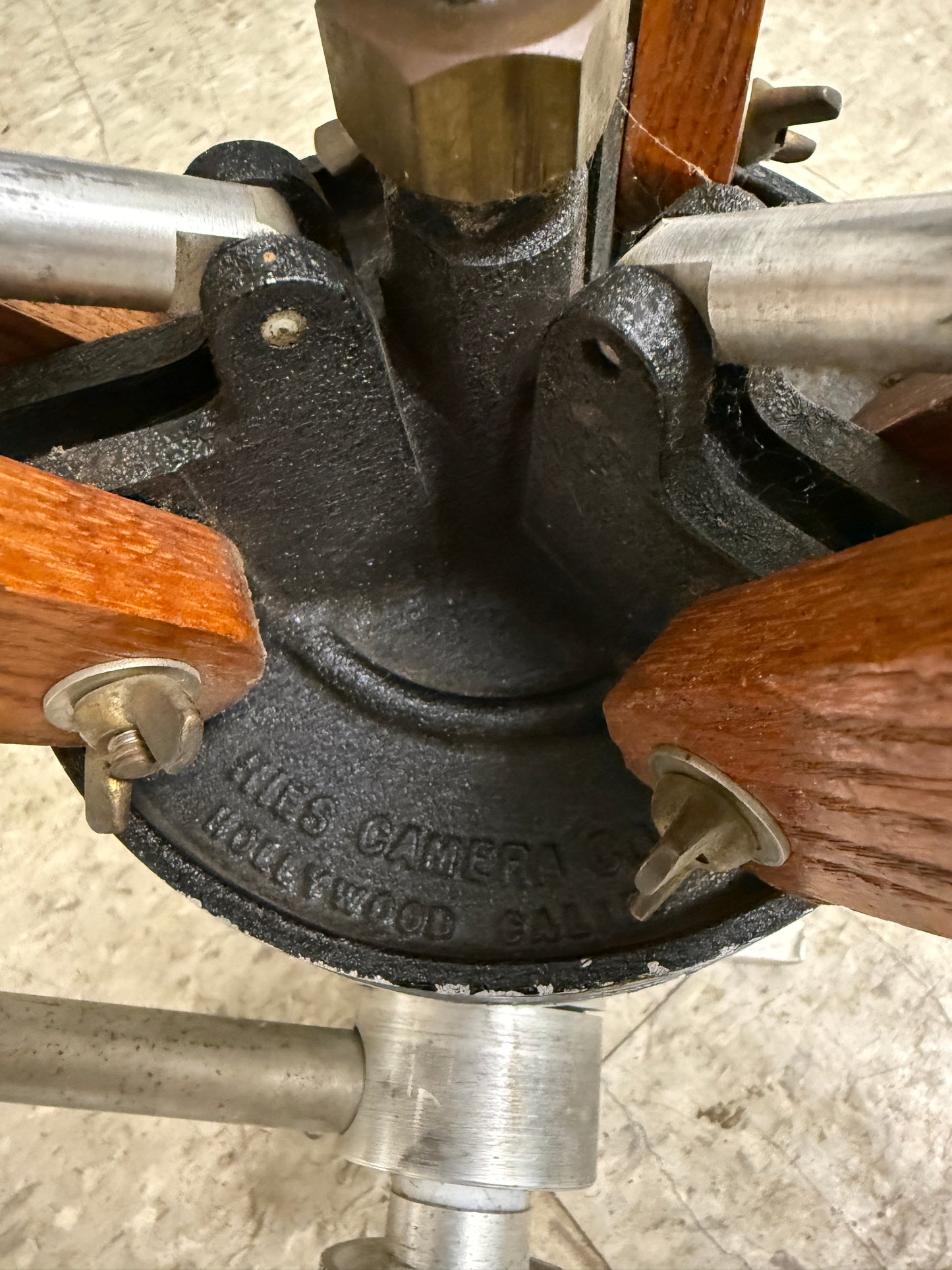 Reis wooden tripod with tilt head model 100 RARE vintage