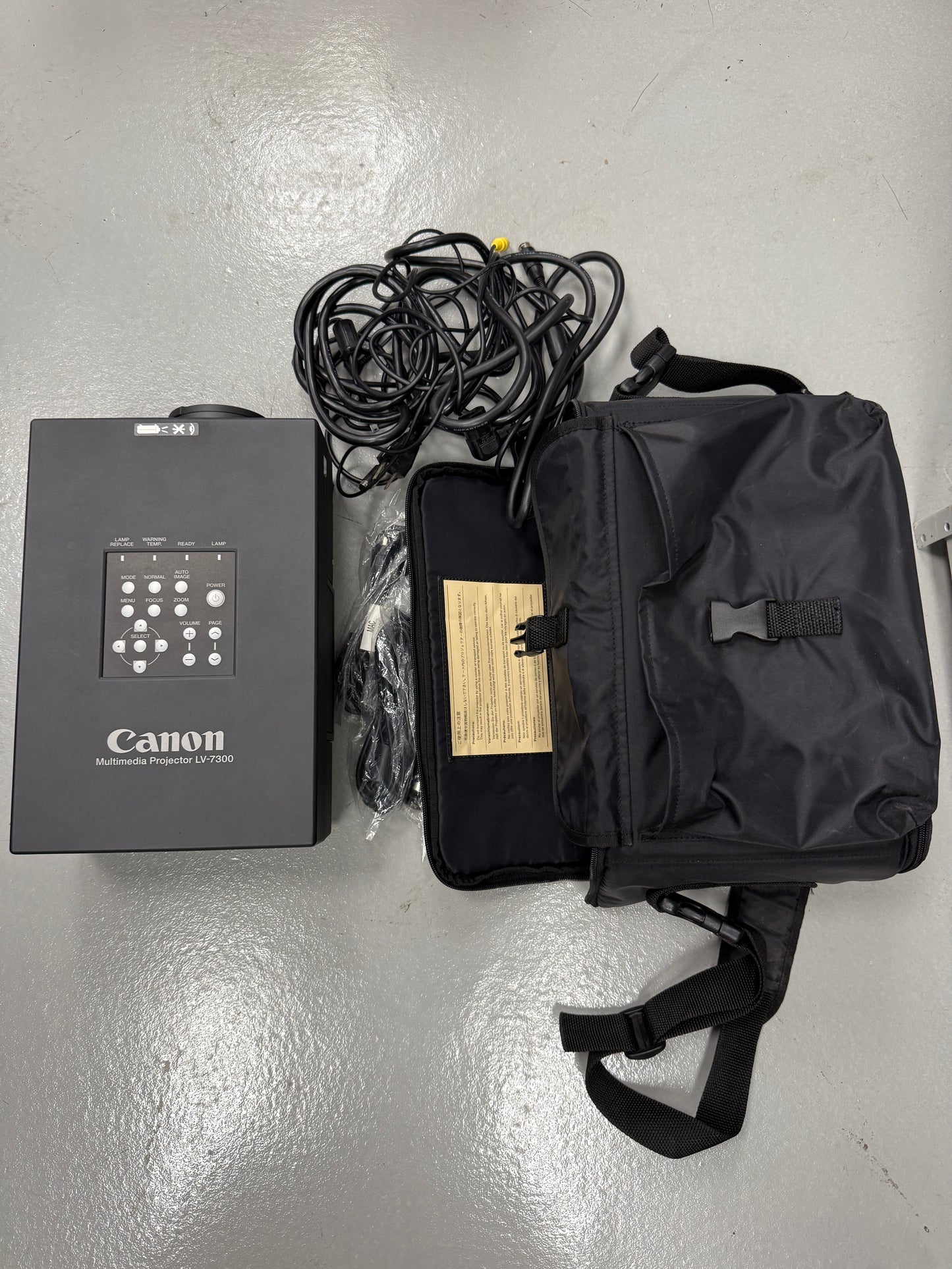 Canon LV 7300 Multimedia LCD Projector
