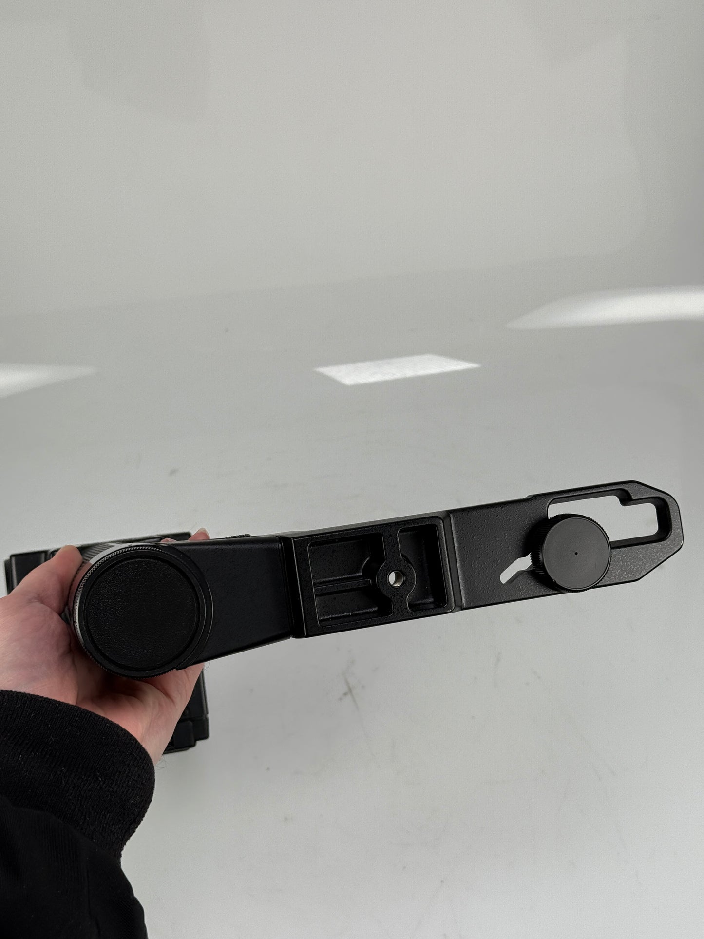 Canon 533G Speedlite camera flash with bracket