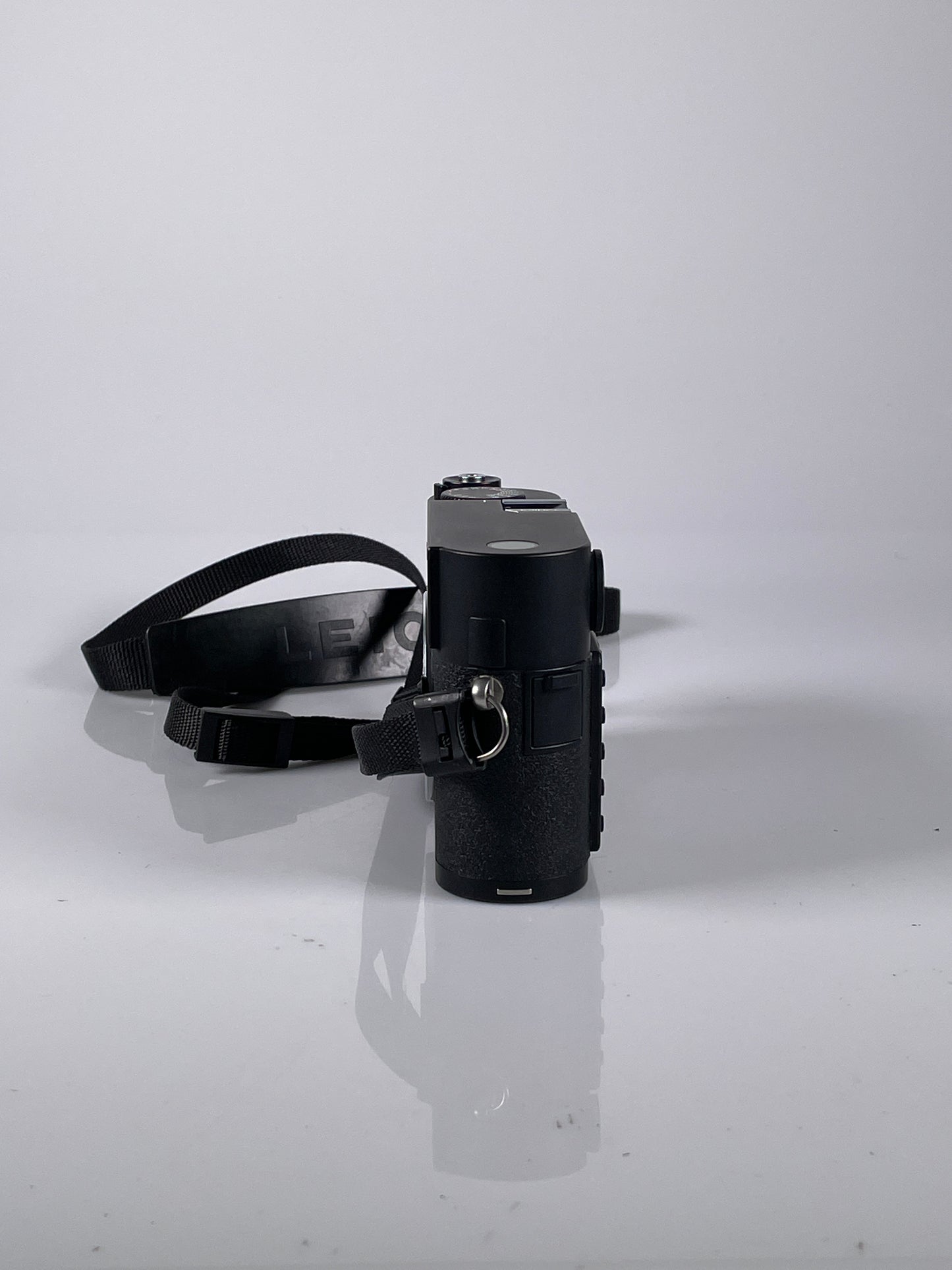Leica M8 10.3MP Rangefinder Digital Camera Body - Black