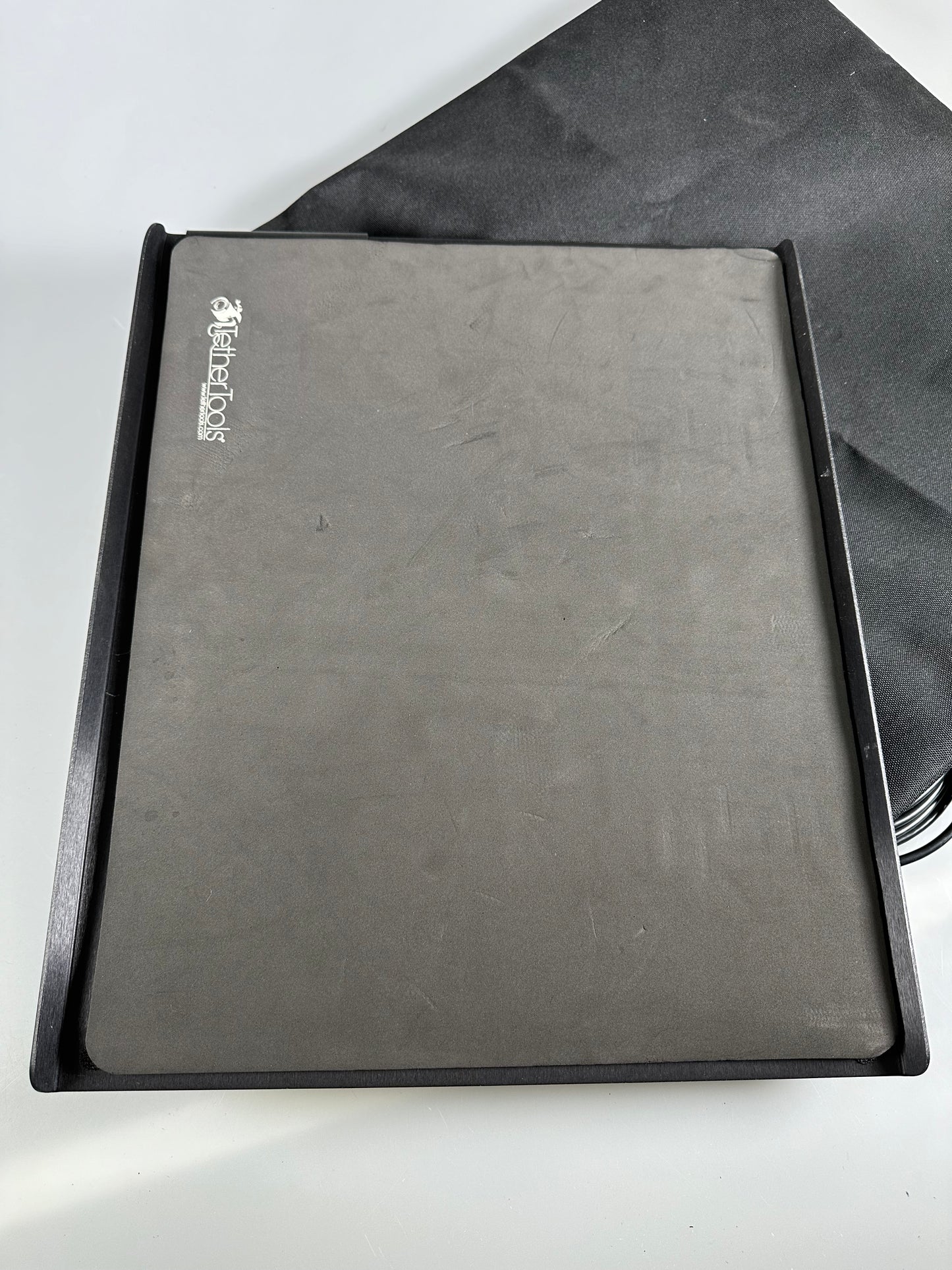 Tether Tools Tether Table for laptop with Tether Pro cord