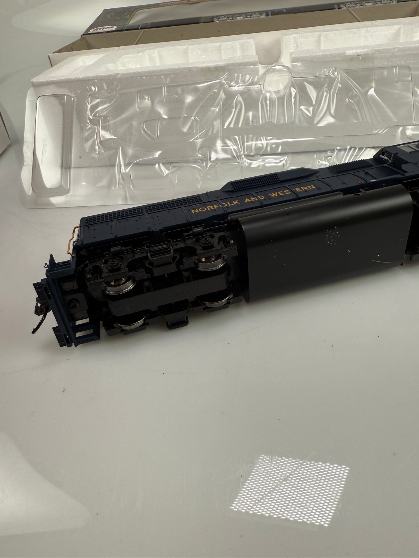 Atlas DCC System 8944 HO GP-40 High Nose Norfolk Western - 1334 Locomotive