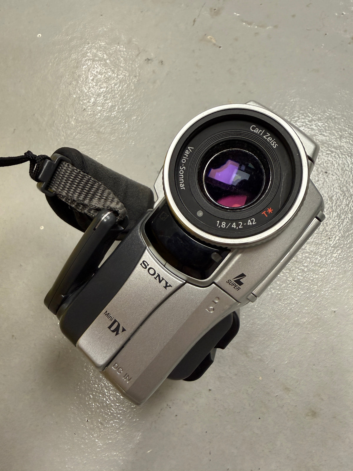 Sony Handycam DCR-PC110 Mini DV Camcorder
