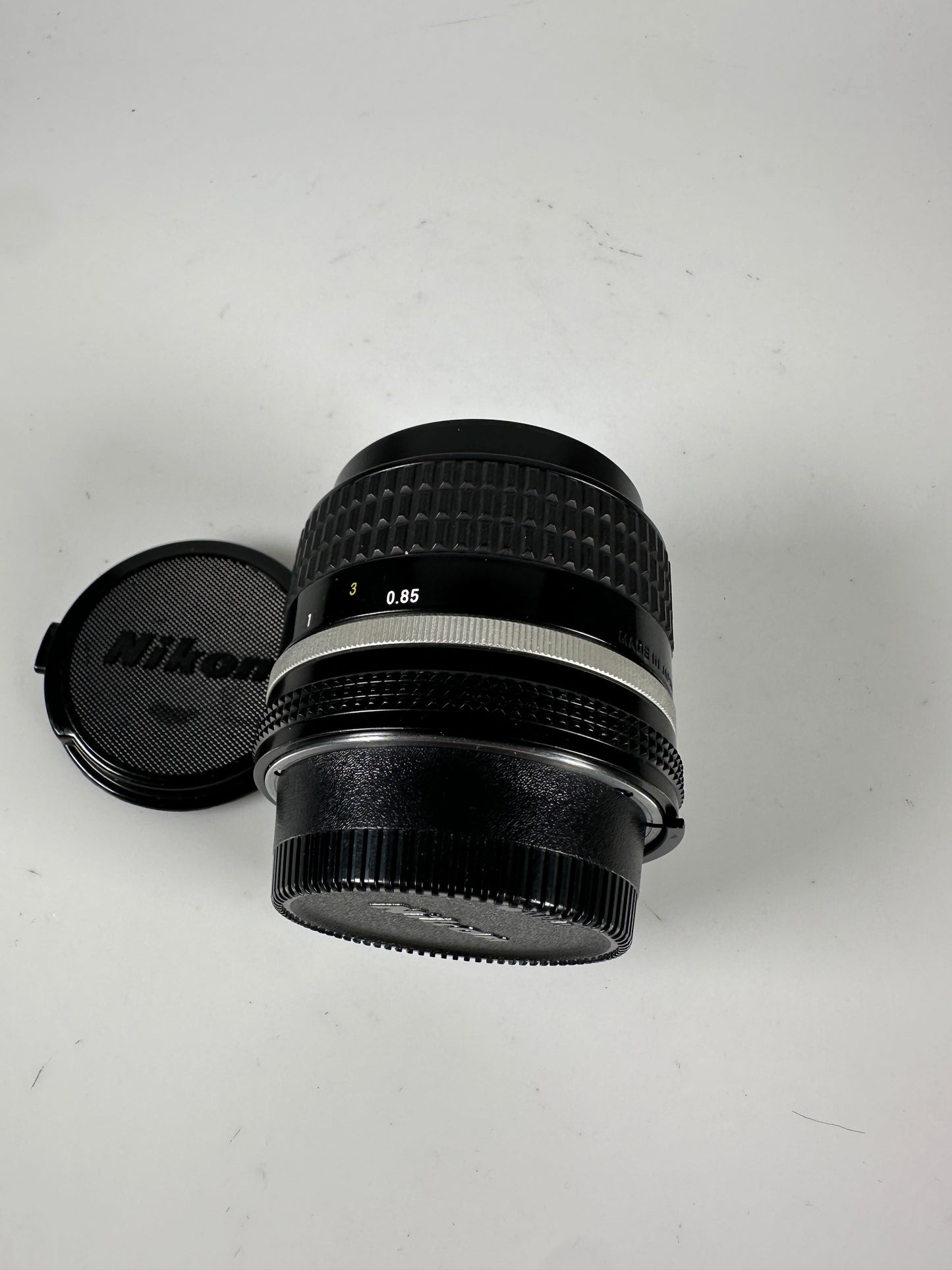 NIKON AIS NIKKOR 85mm f2 Portrait MF Prime Camera Lens