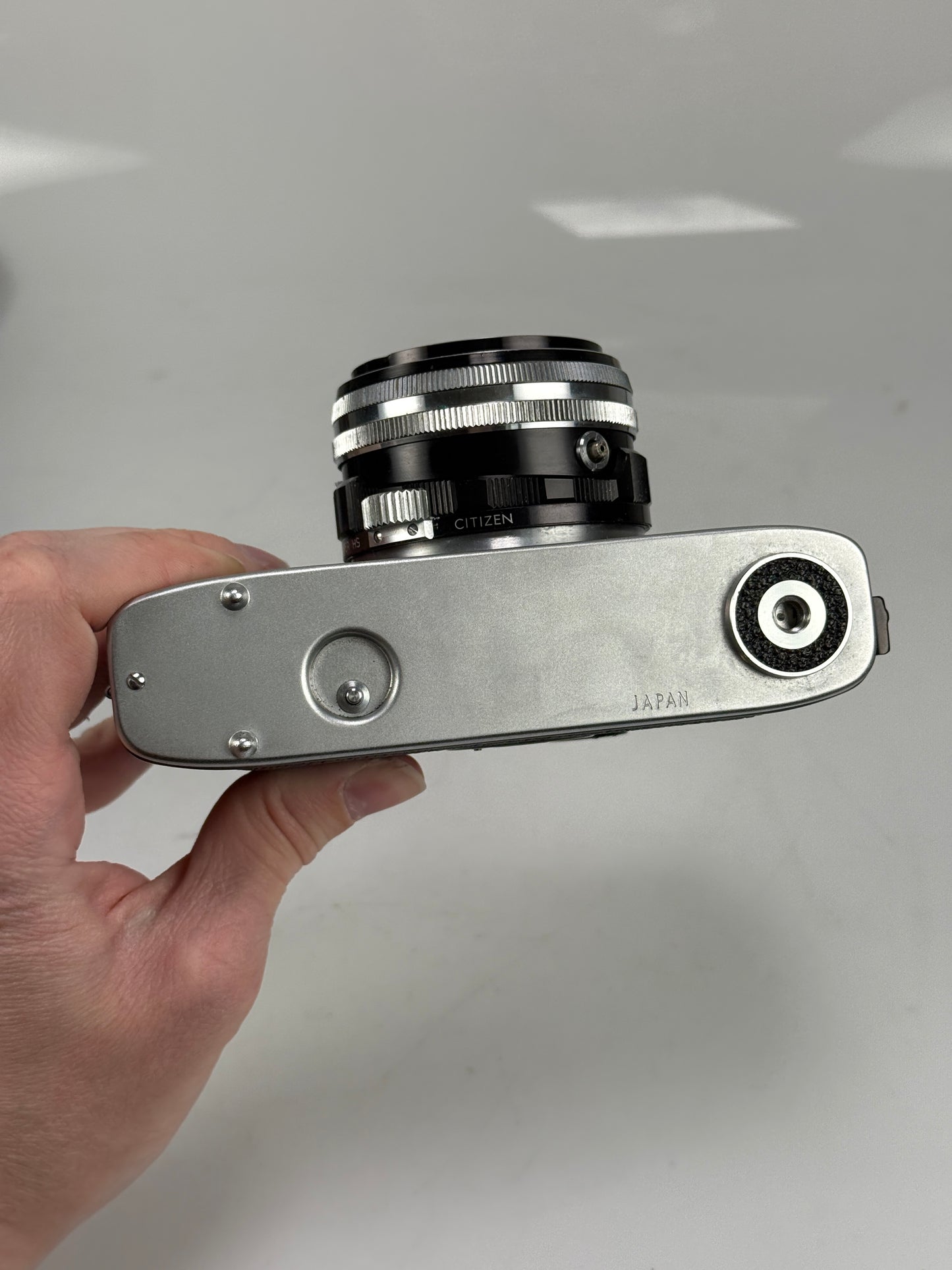 Minolta V2 Rangefinder 35mm Film Camera w/ 45mm F2 Lens