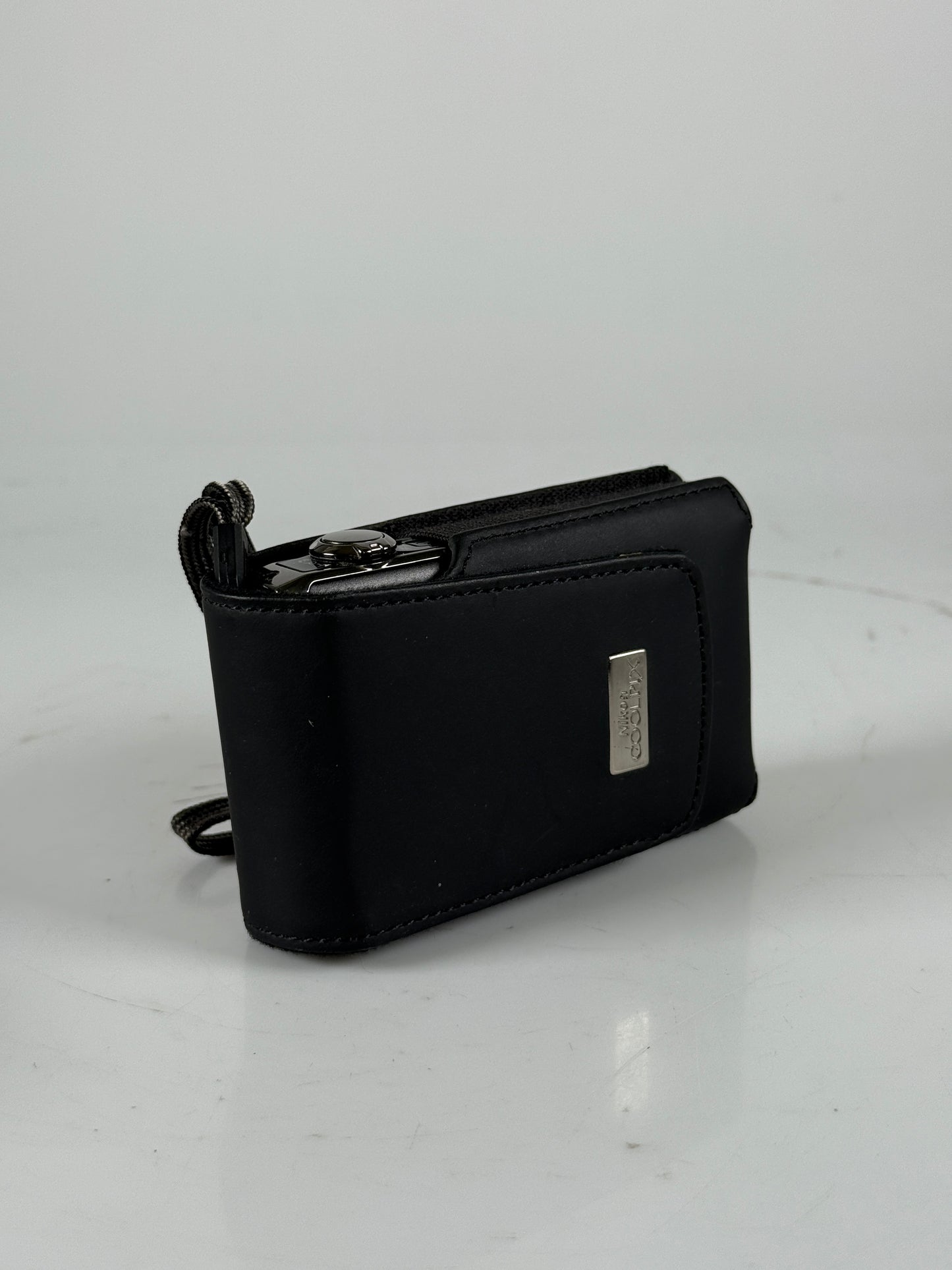 Nikon COOLPIX S1000pj 12.1MP Compact Digital Camera black