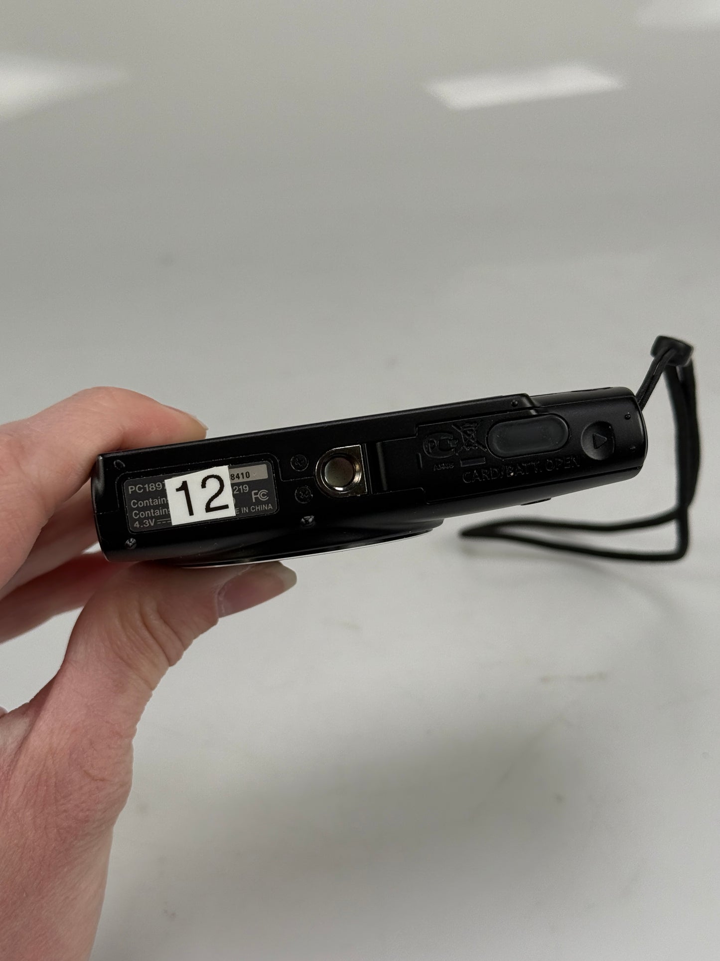 Canon PowerShot ELPH 330 HS 12.1MP 10x Optical Compact Digital Camera