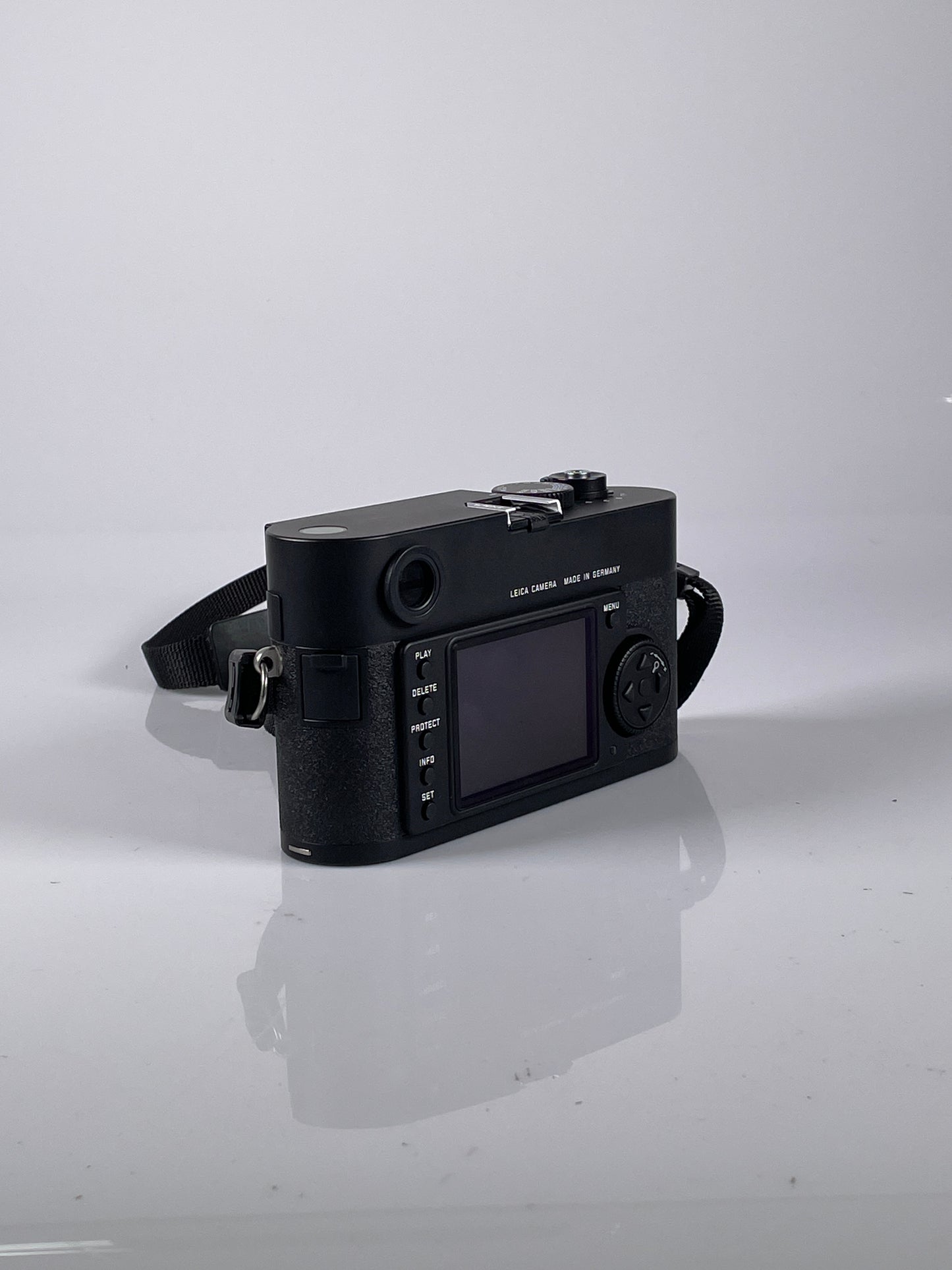 Leica M8 10.3MP Rangefinder Digital Camera Body - Black