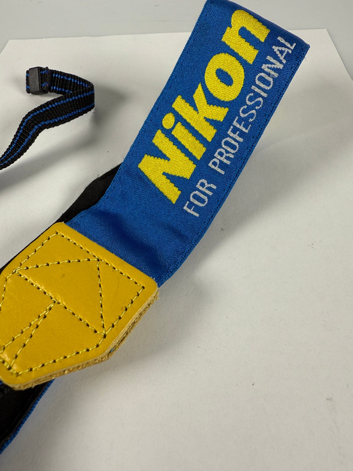 Nikon NPS Strap Limited Nikon Professional Services Strap Blue Yellow