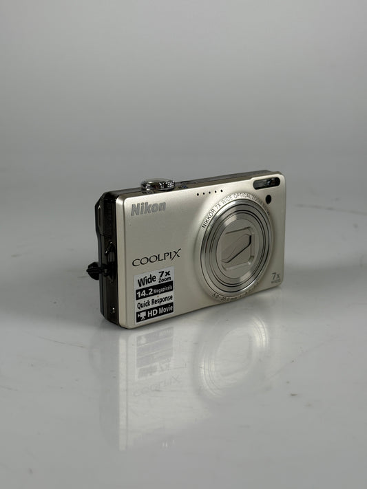 Nikon COOLPIX S6000 14.2MP Digital Camera - silver