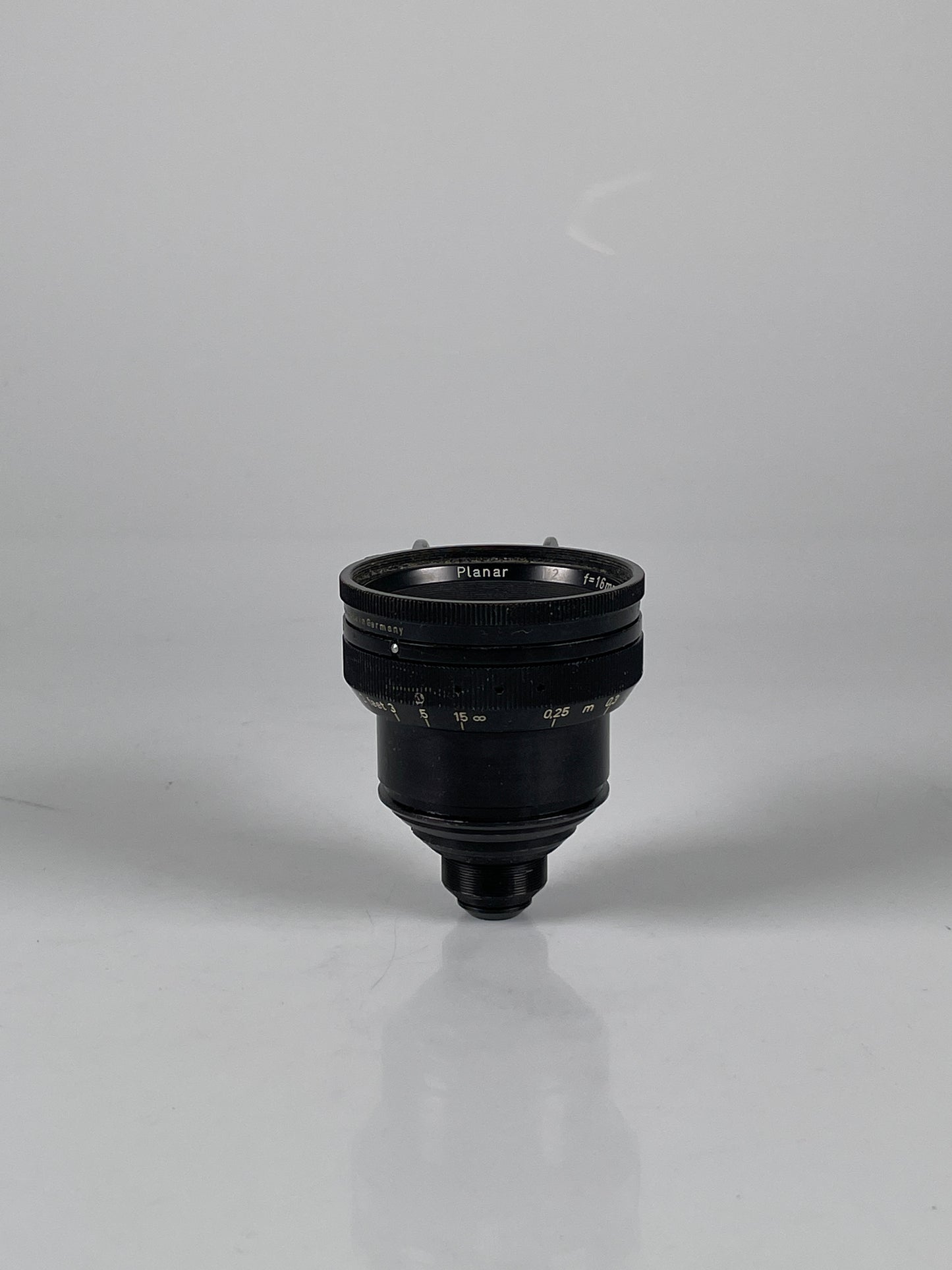 Carl Zeiss Distagon 16mm F2 for Arri standard cine lens for 16mm