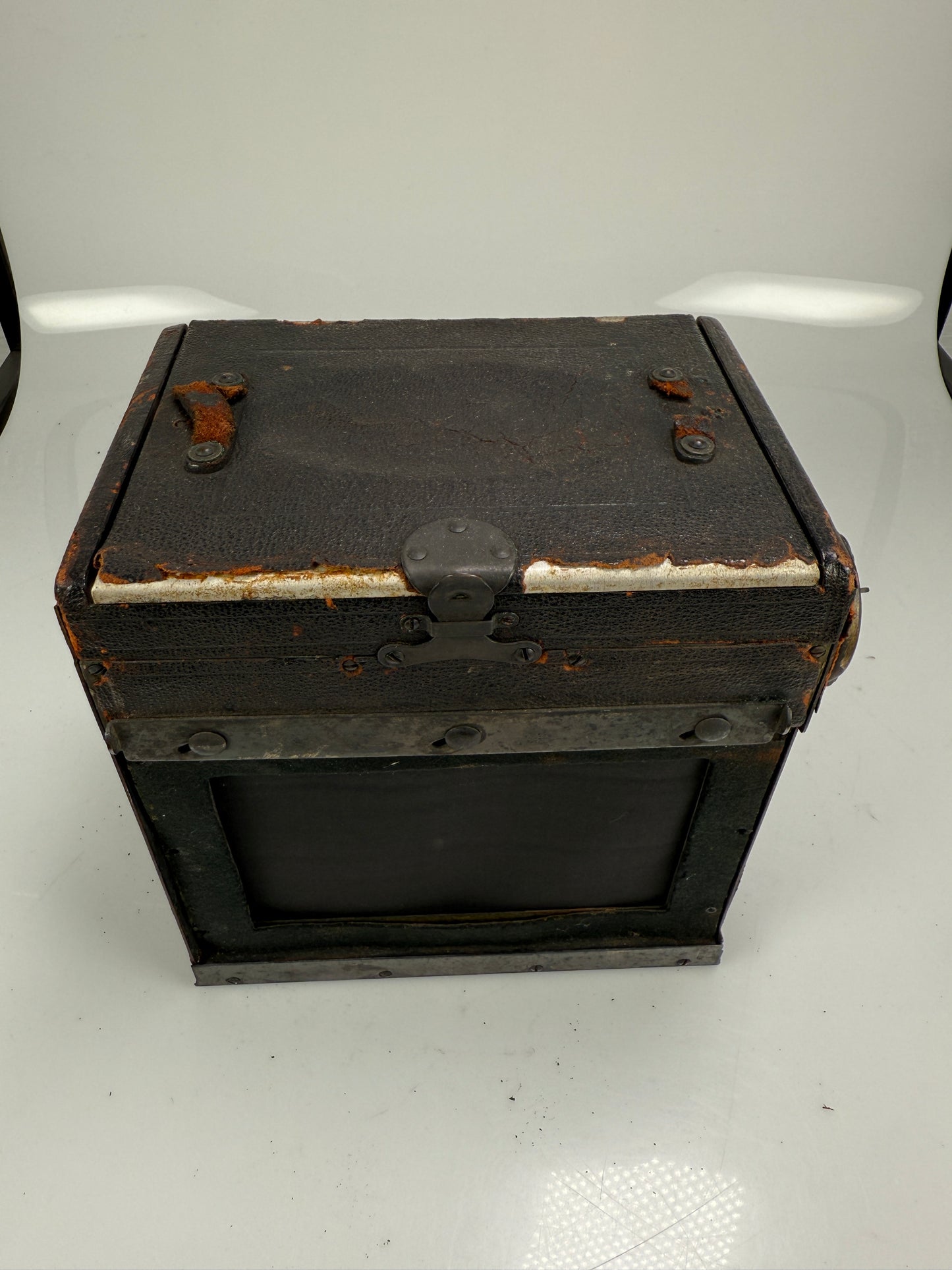 Compact Graflex 3¼x5½ SLR Focal Plane Shutter Camera with Kodak No 32 anastigmat lens