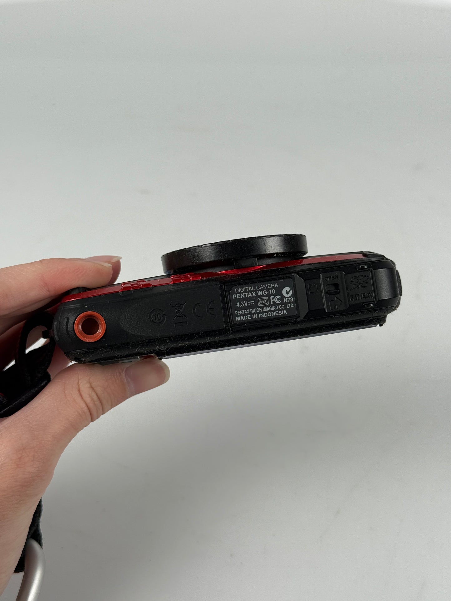 Pentax OPTIO WG-10 14.0MP 5x Water/Shockproof Digital Camera - Red