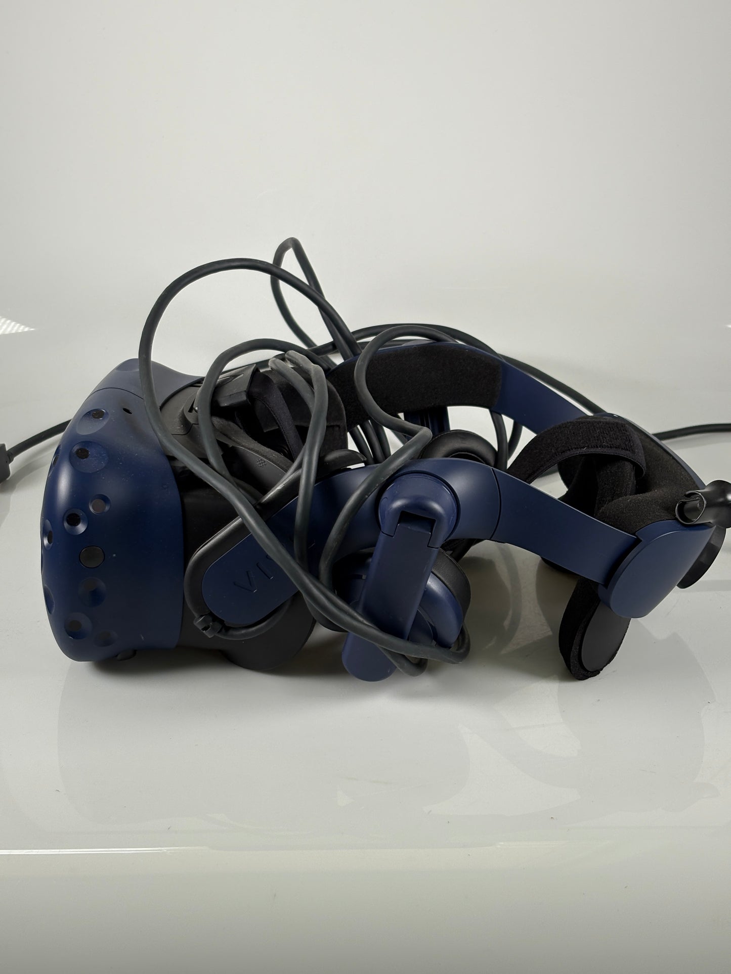 HTC Vive Pro HMD (upgrade kit) Virtual Reality Headset with remotes