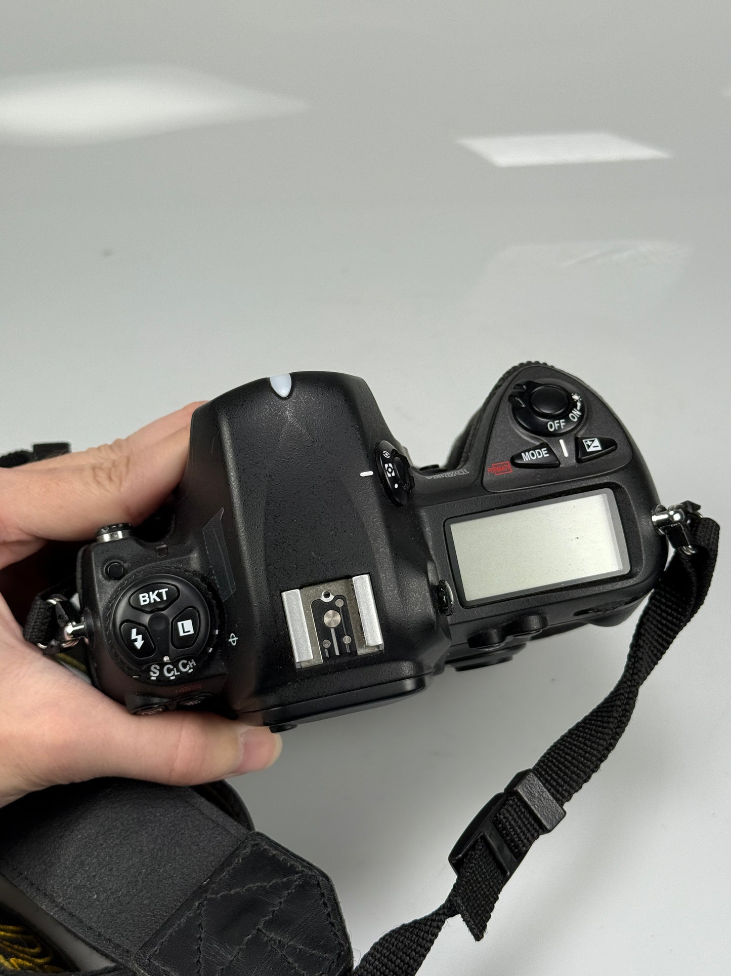 Nikon D2HS 4.1MP Digital SLR Camera Body