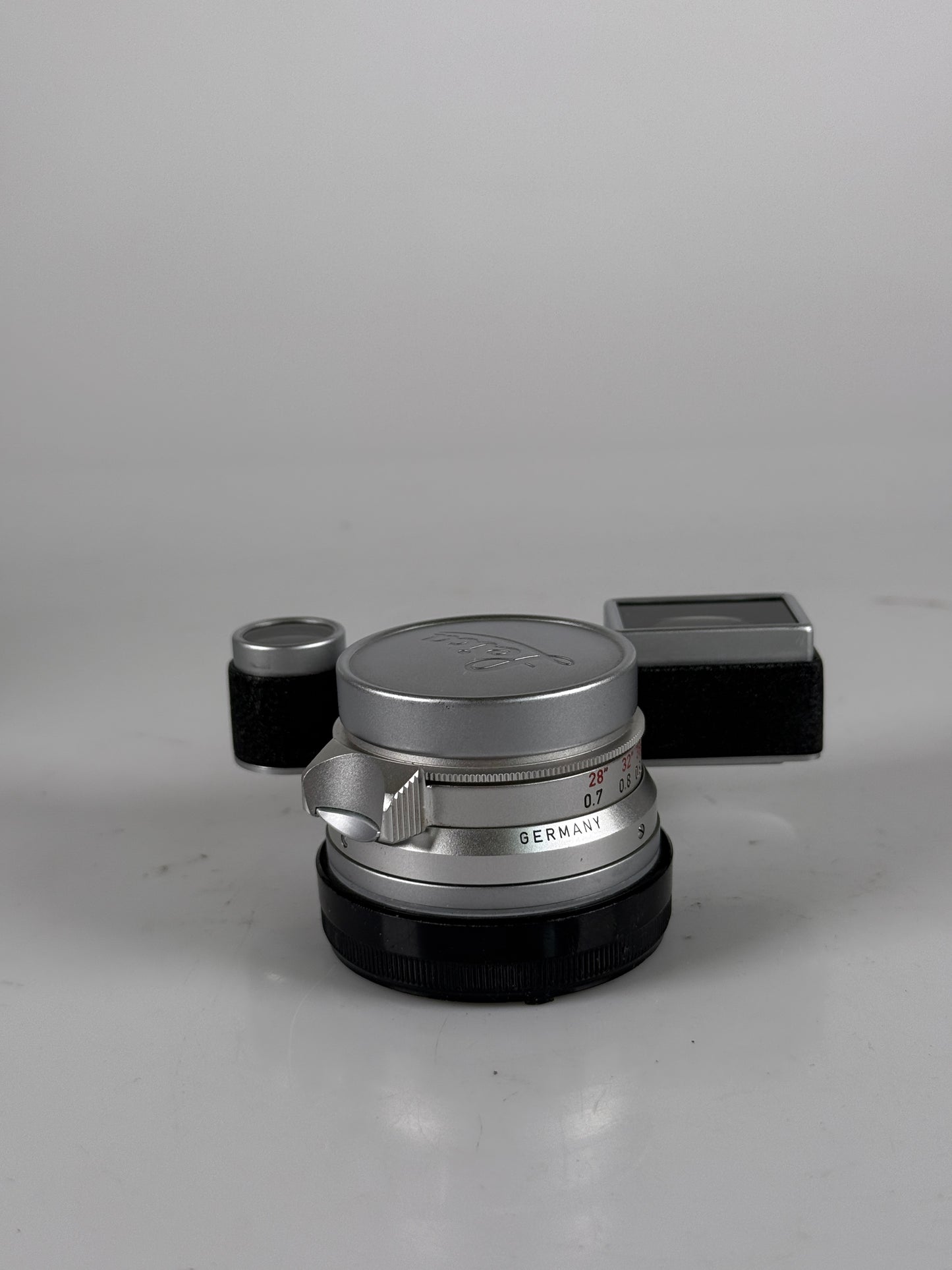 Leica V1 Eight / 8 Element Summicron 35mm F2 w/ Goggles SAWOO Germany