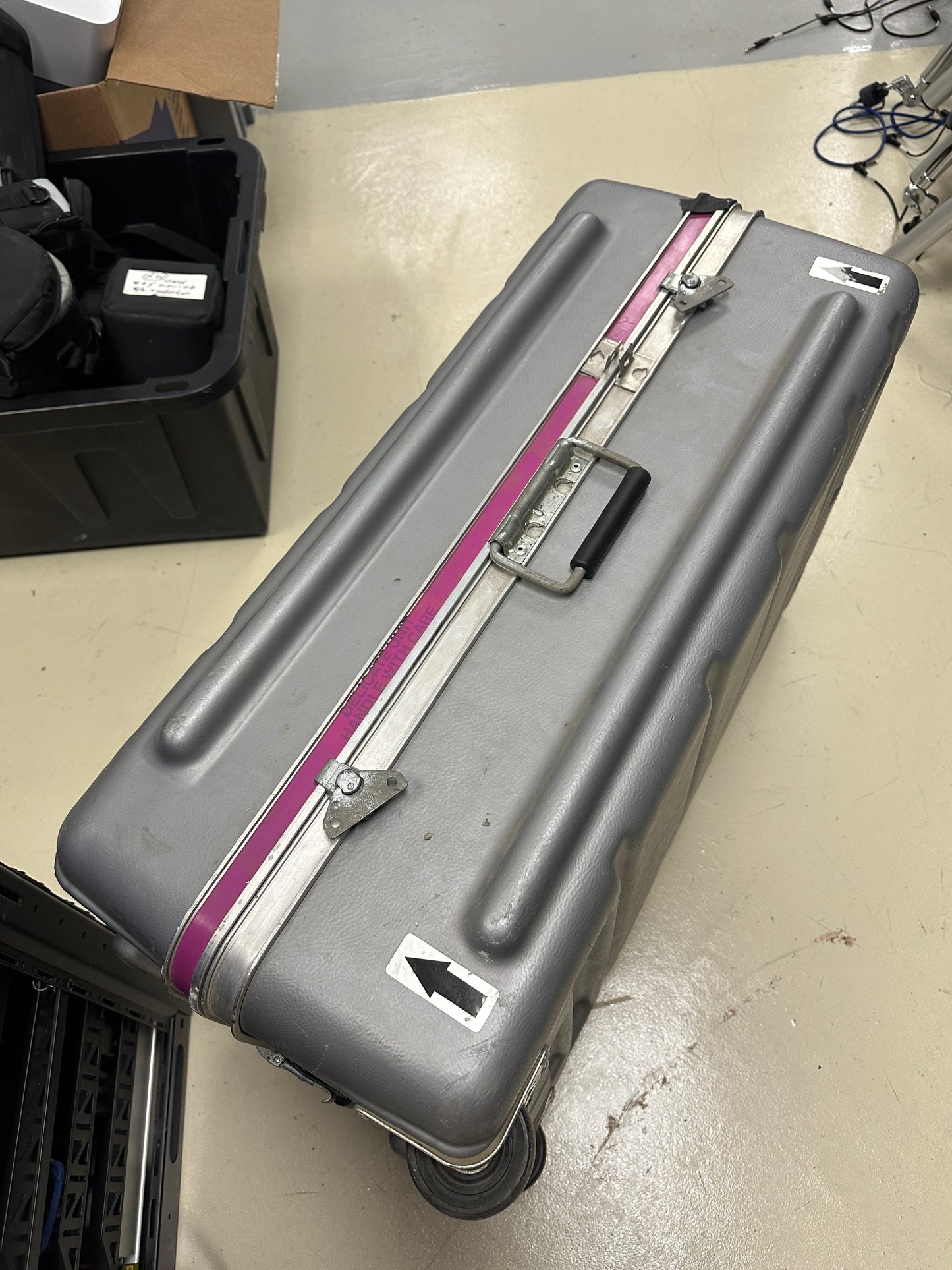 Sony Thermodyne LC-424TH Shipping Case with built-in Wheels & Protective Foam