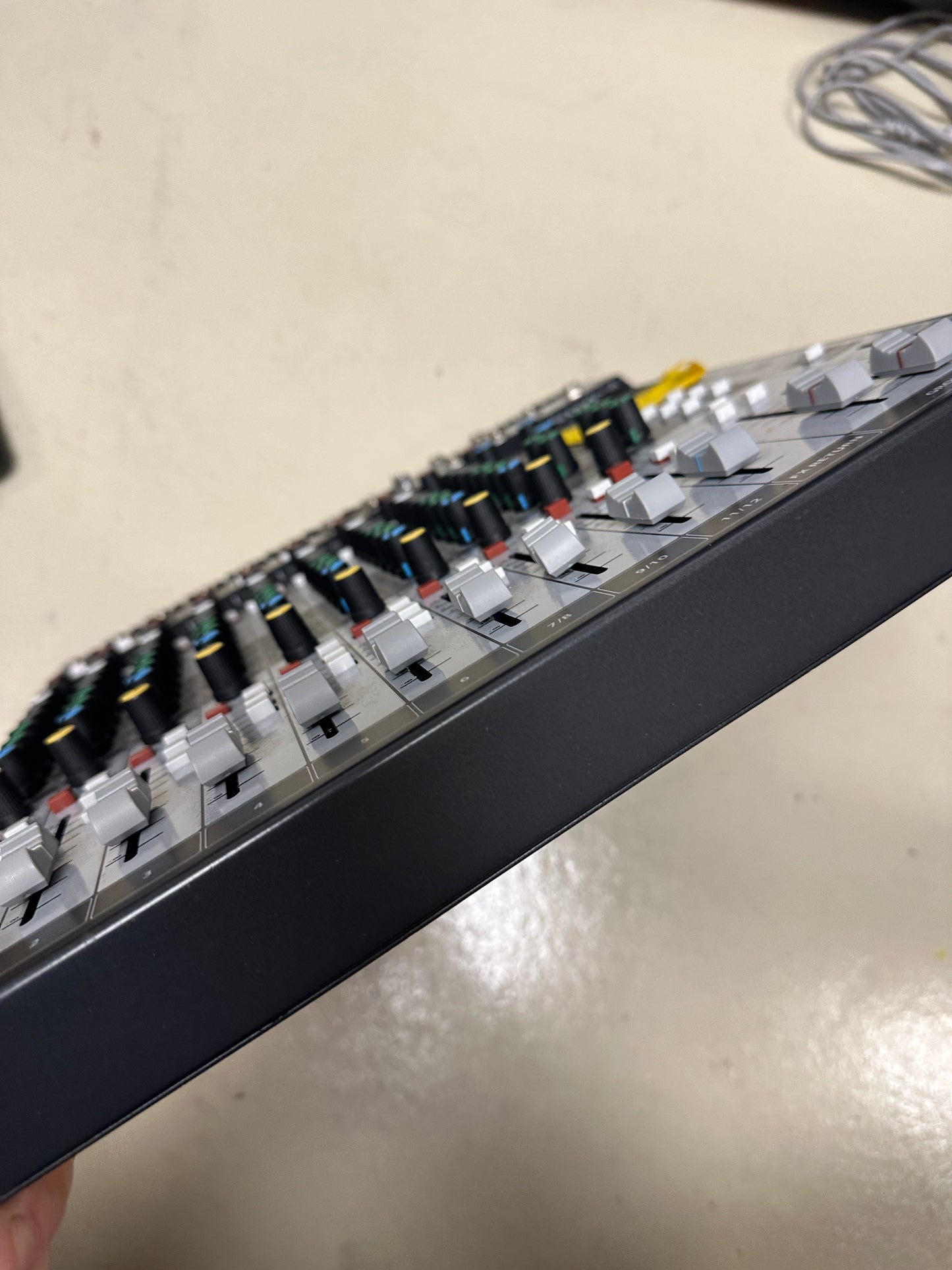 Soundcraft Signature 12 12-Input Analog Mixer