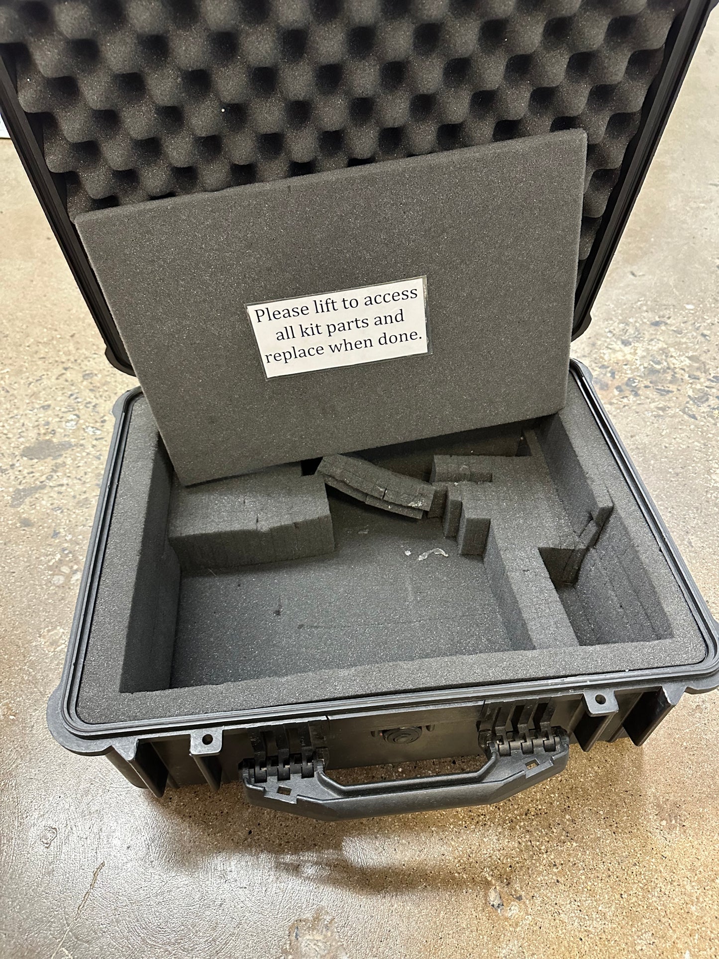 Pelican 1550 Protector Case 20.7 × 17.2 × 8.4" Black Water Tight
