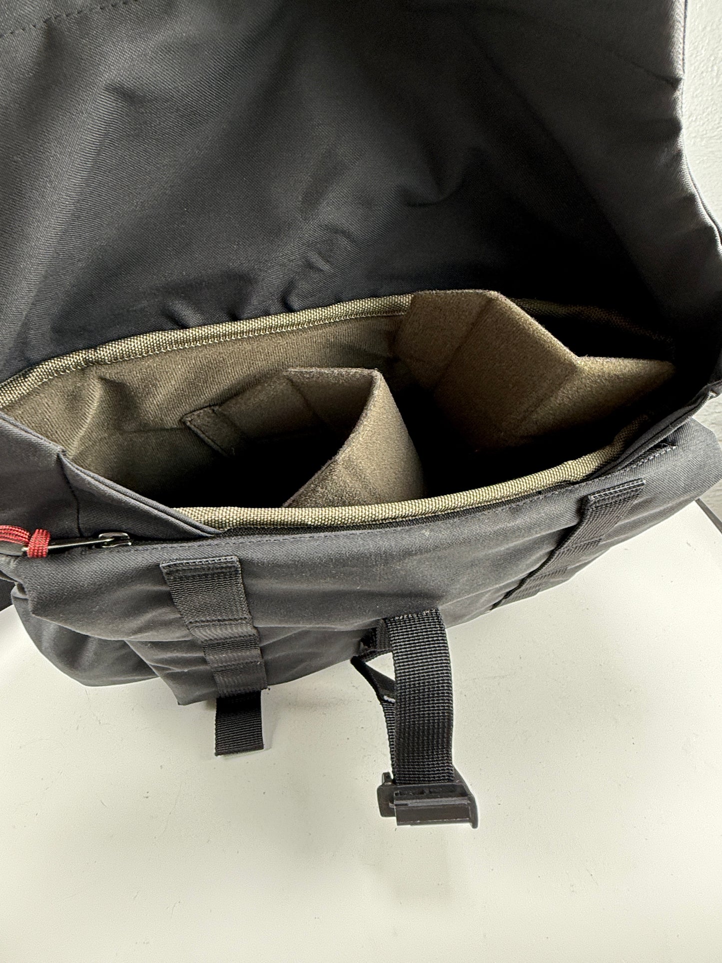 WOTANCRAFT Pilot 7L Upgraded Travel Camera Sling Bag Black