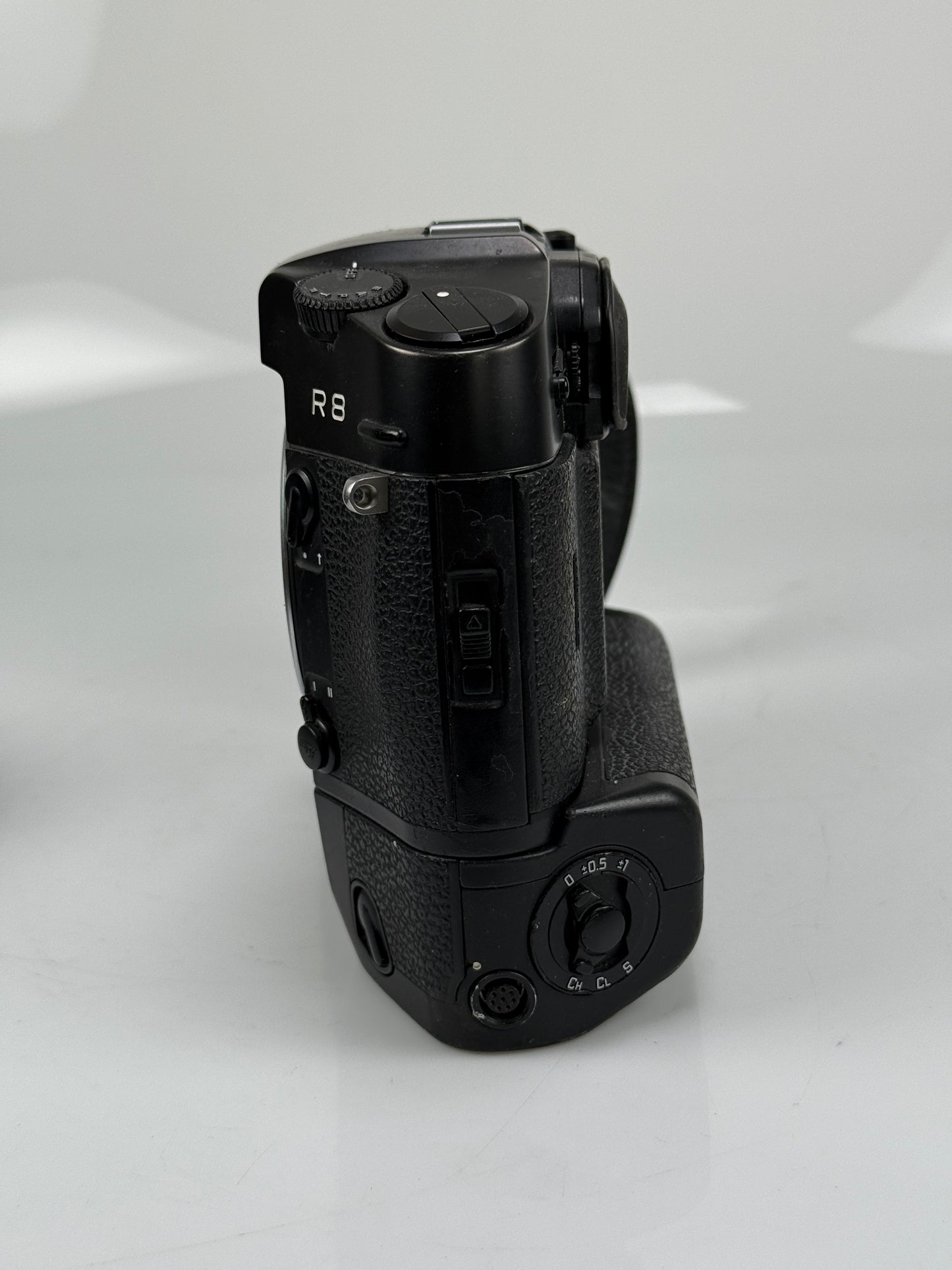Leica R8 R 8 Black SLR 35mm Film Camera Body 14313 with motor winder
