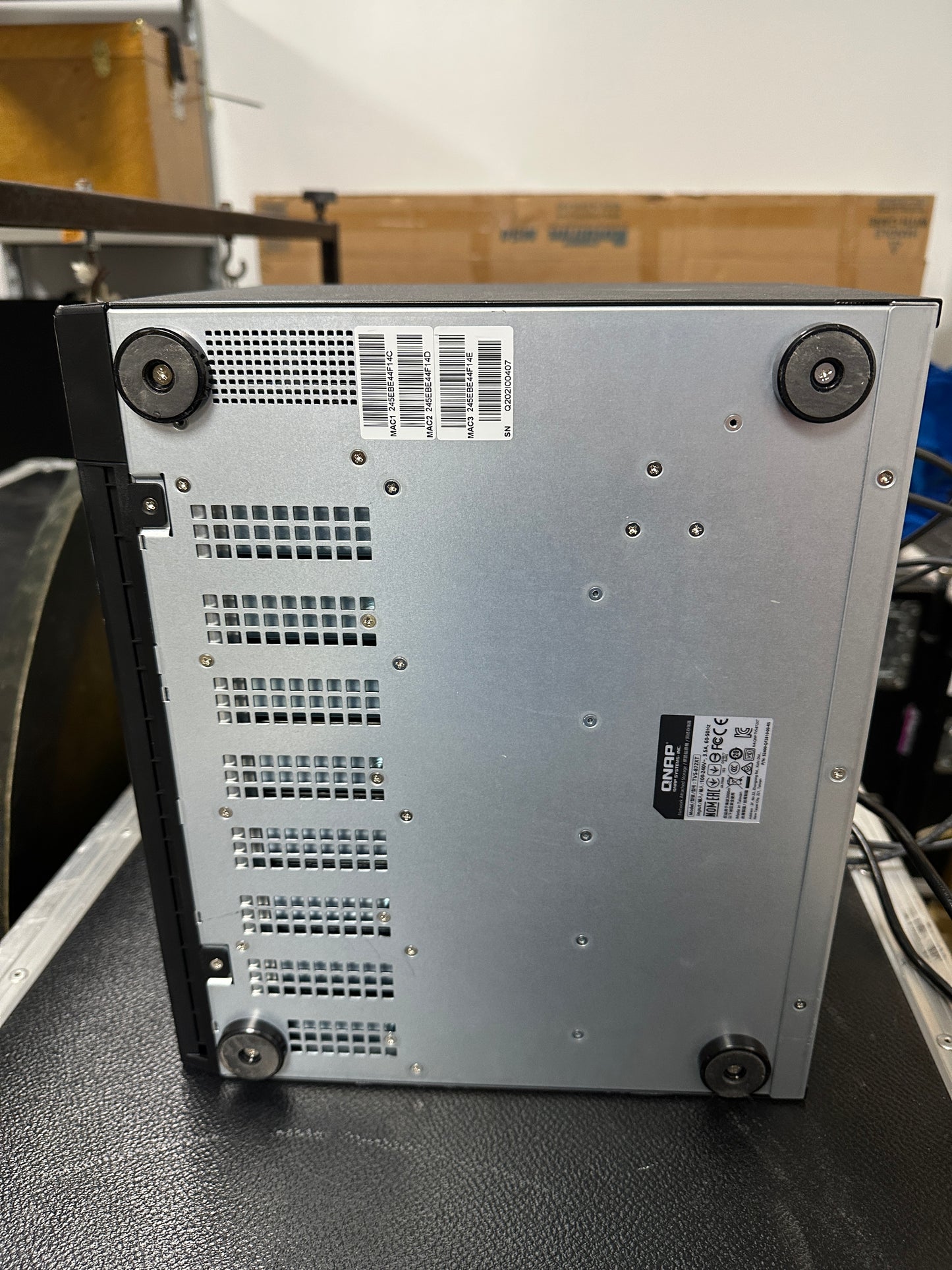 QNAP TVS-872XT 8-Bay NAS 4TB WD gold drives (i5-8400 CPU/16GB RAM/10GbE/Tb3 )