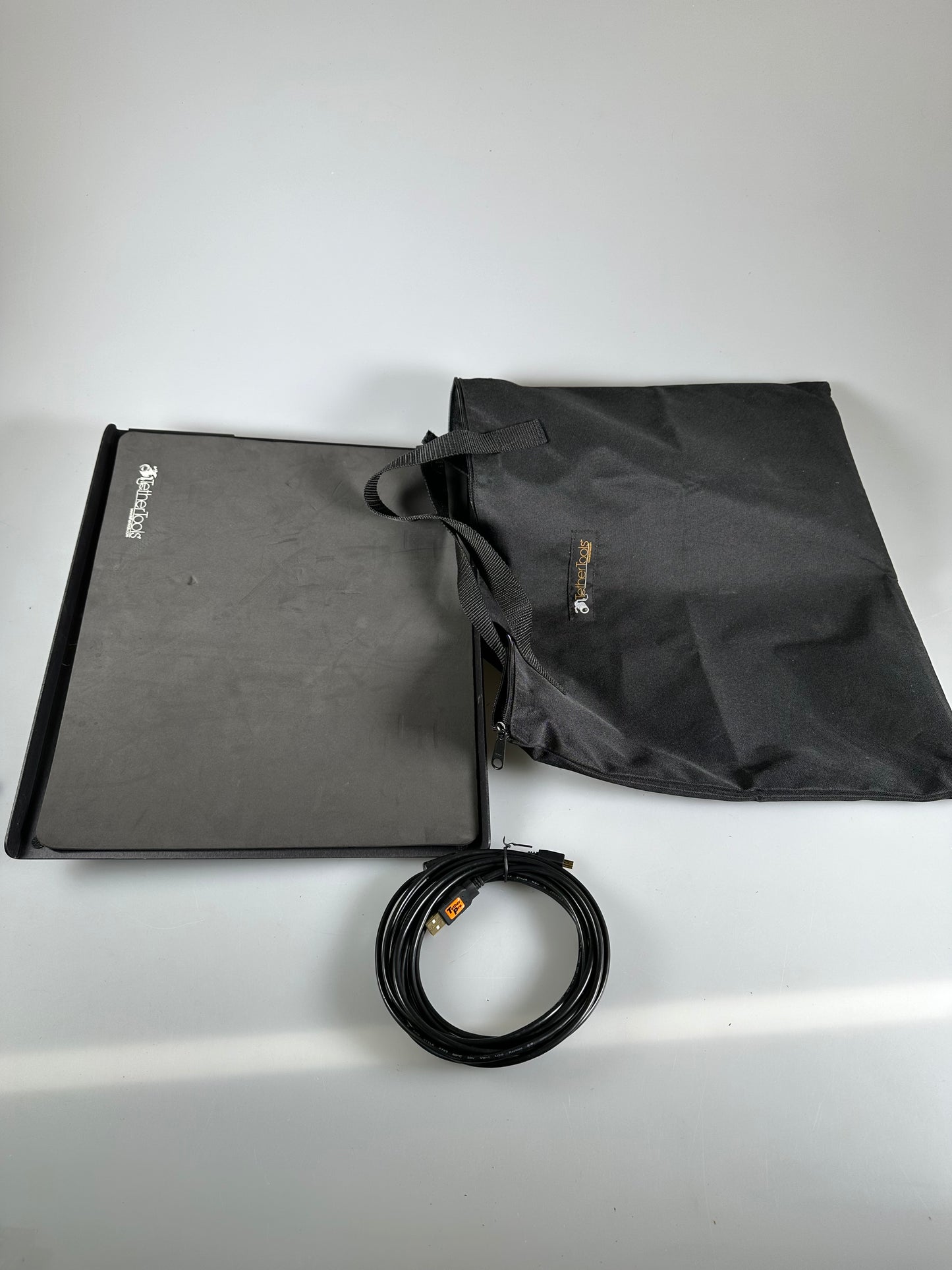 Tether Tools Tether Table for laptop with Tether Pro cord