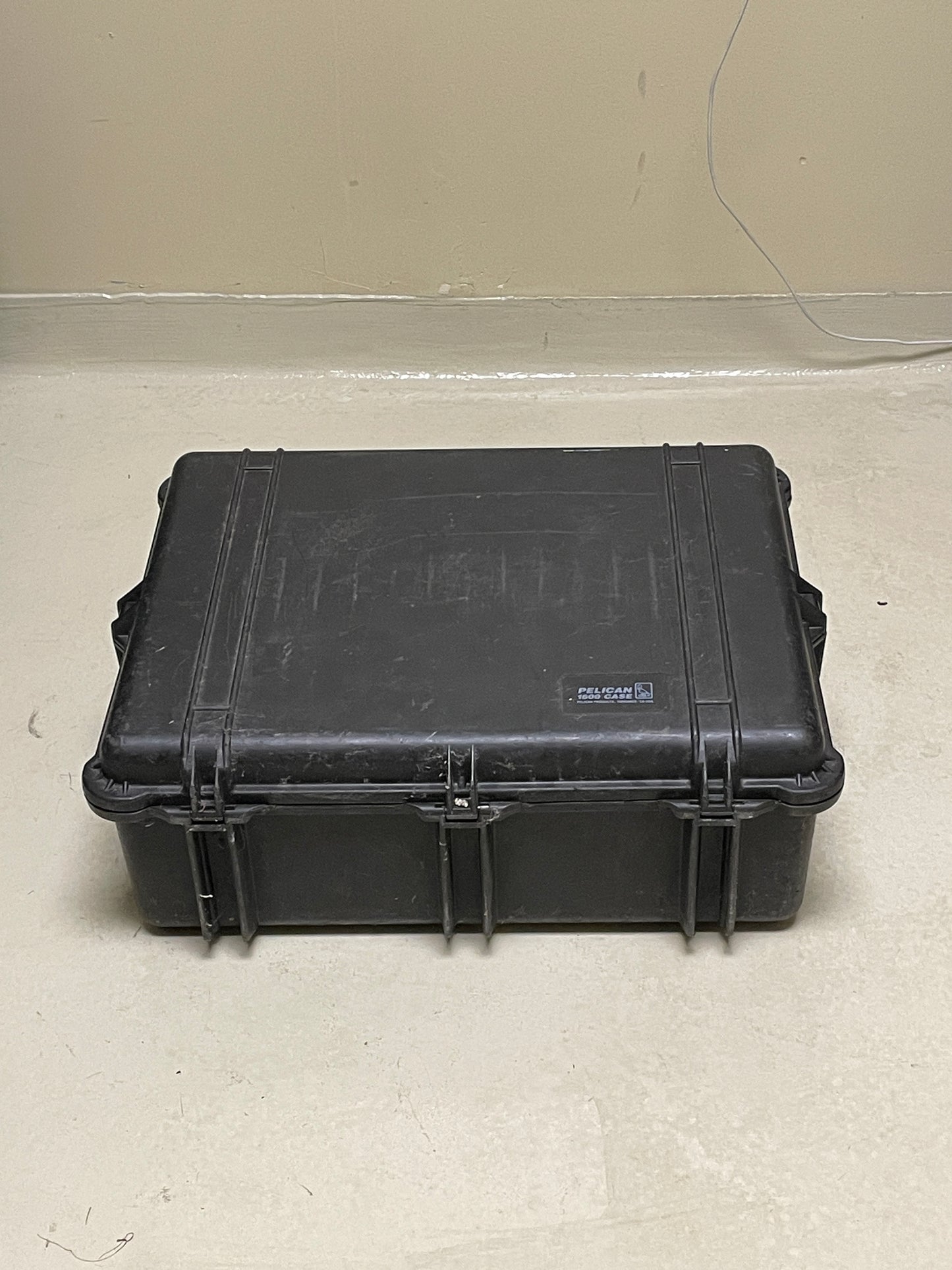 Pelican 1600 Case Rugged Waterproof Crushproof Transport Protection Carry black