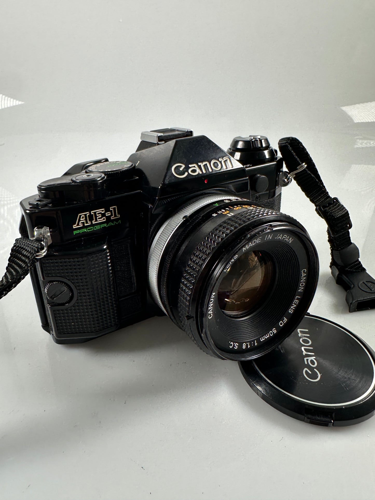 CANON AE-1 program black SLR 35mm Film Camera with 50mm f1.8 Kit