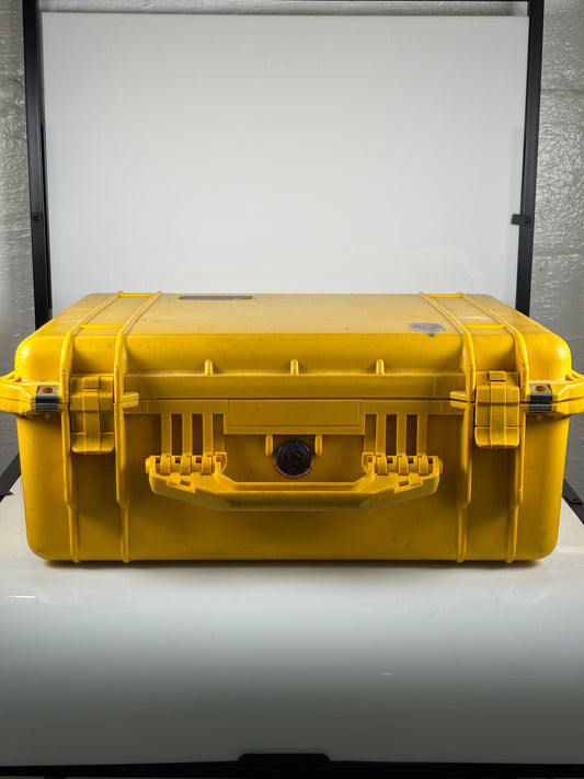 ARRIFLEX 16SR 16mm Motion Picture Camera Bundle with (2) Magazines 10mm f1.8 Schneider