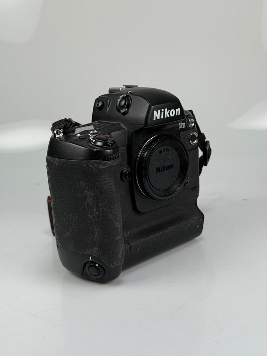 Nikon D1H 2.7MP Digital SLR Camera Body