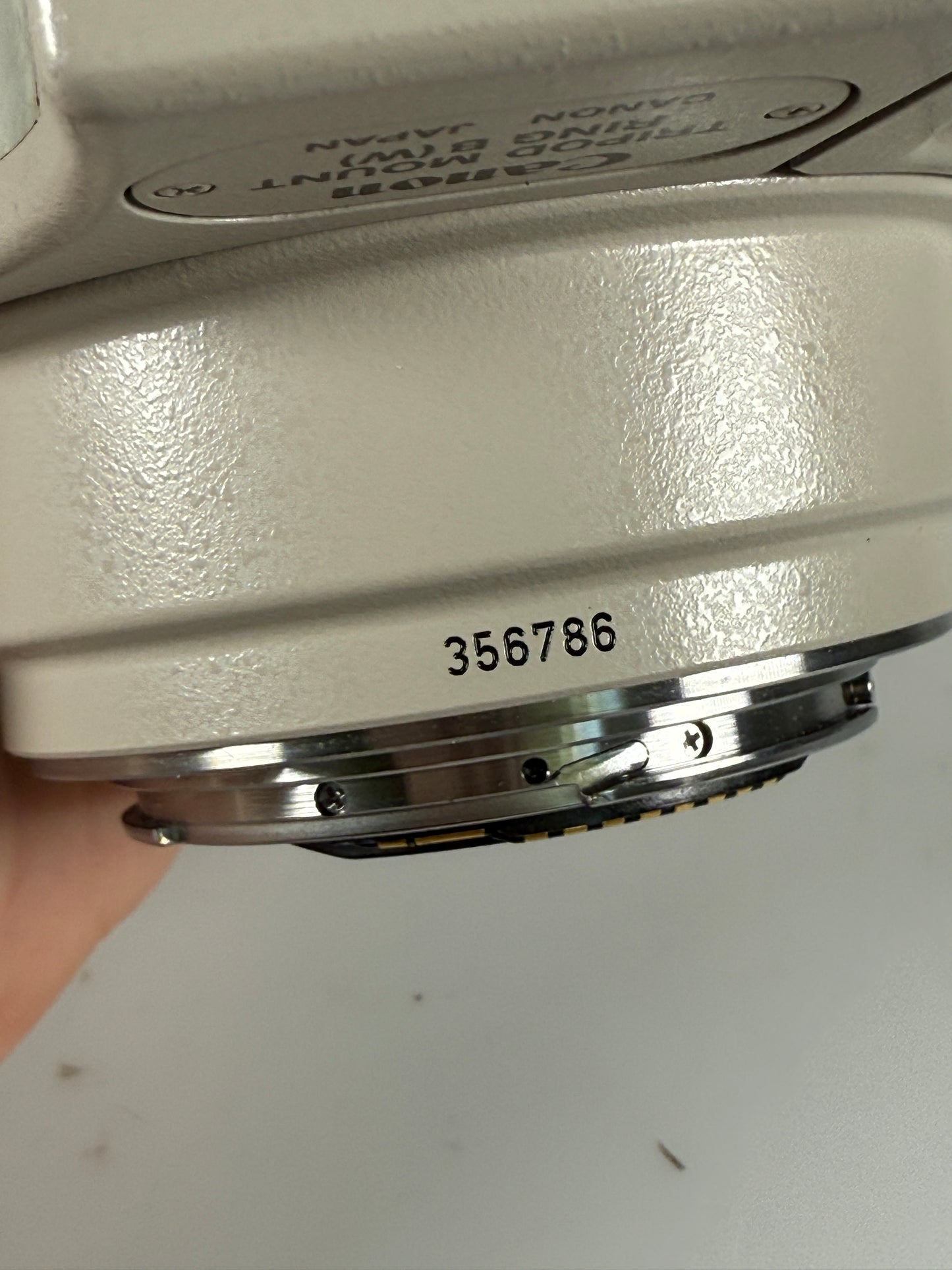Canon EF 100-400mm F4.5-5.6L IS USM camera lens