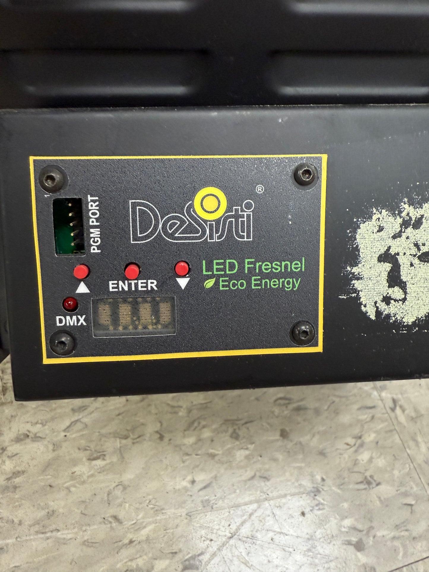 DeSisti LED Leonardo 6 LED Fresnel Eco Friendly Light