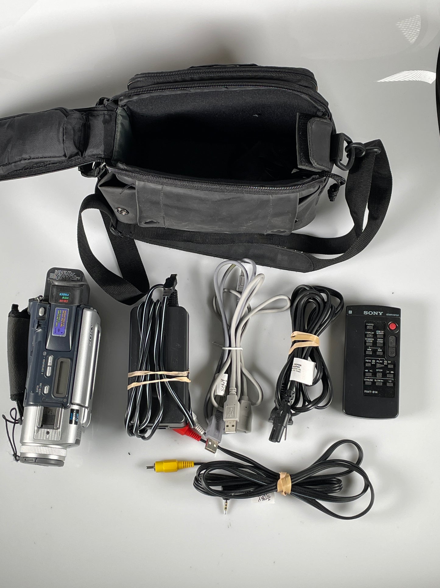 SONY Handycam DCR-TRV17 Digital Camcorder mini DV Camcorder Bundle