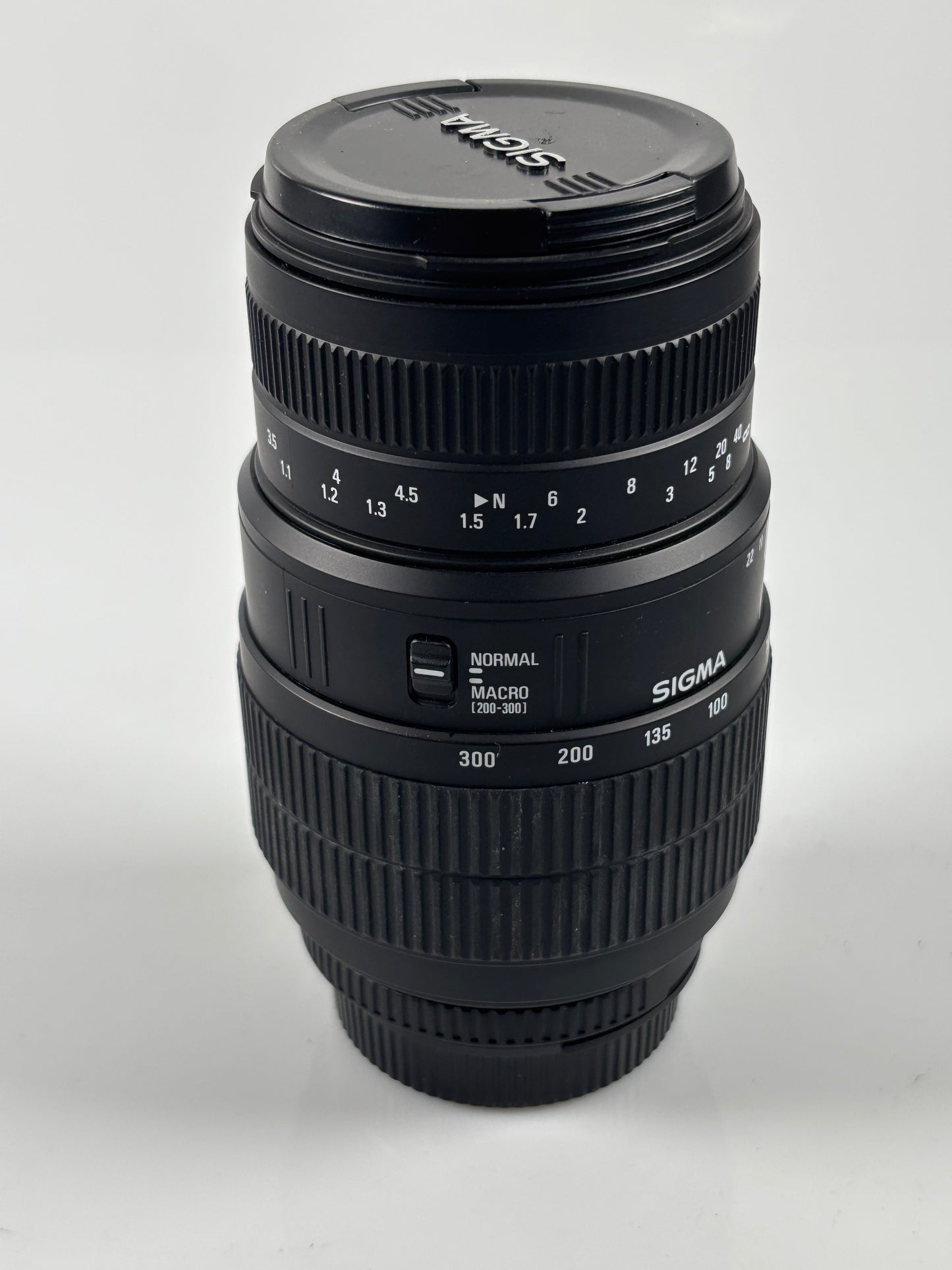 Sigma 70-300mm f4.0-5.6 D Lens for Nikon - Auto Focus Macro