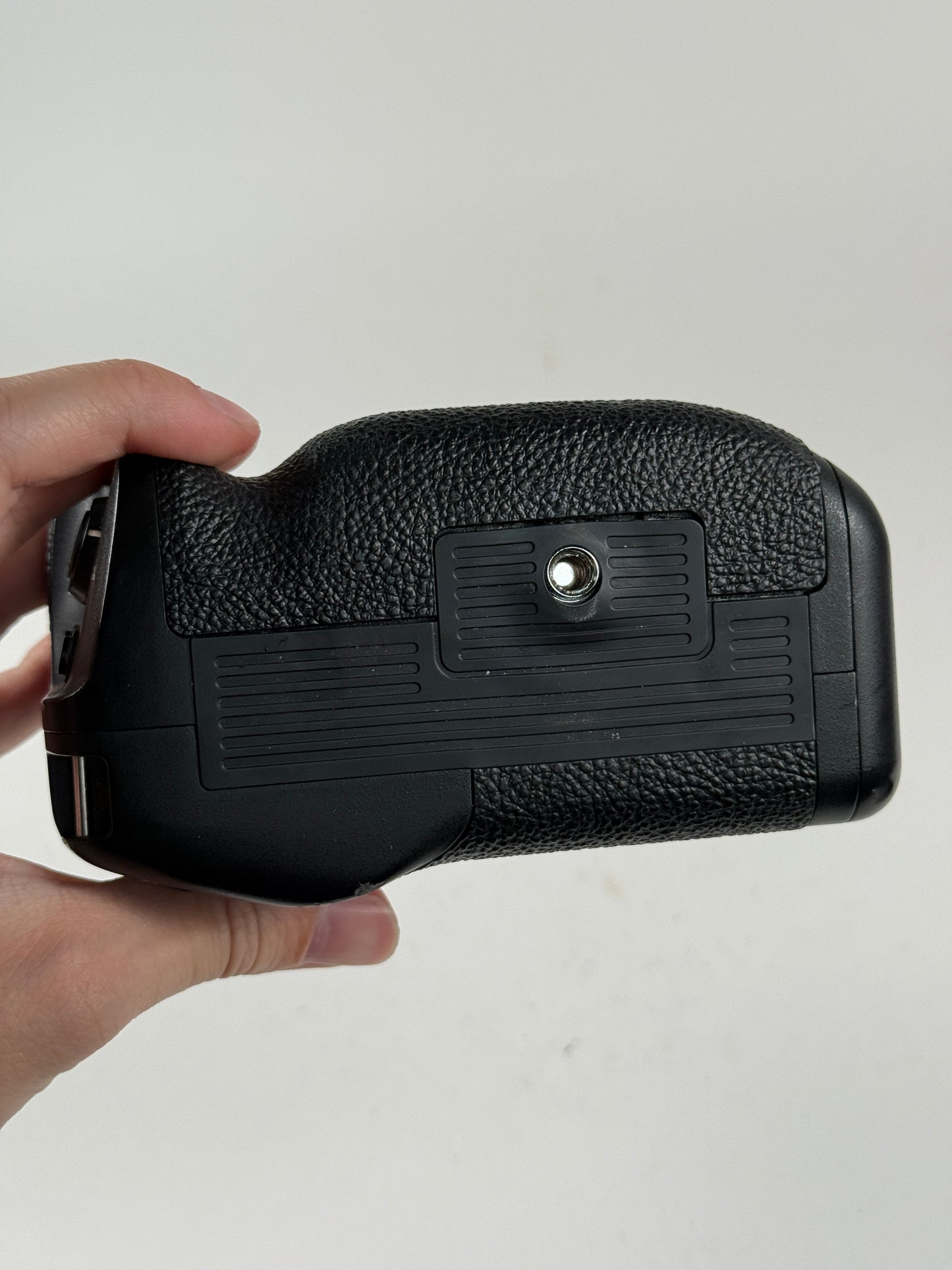 SONY VG-C4EM Vertical Grip (for a7R IV/a9 II Cameras)