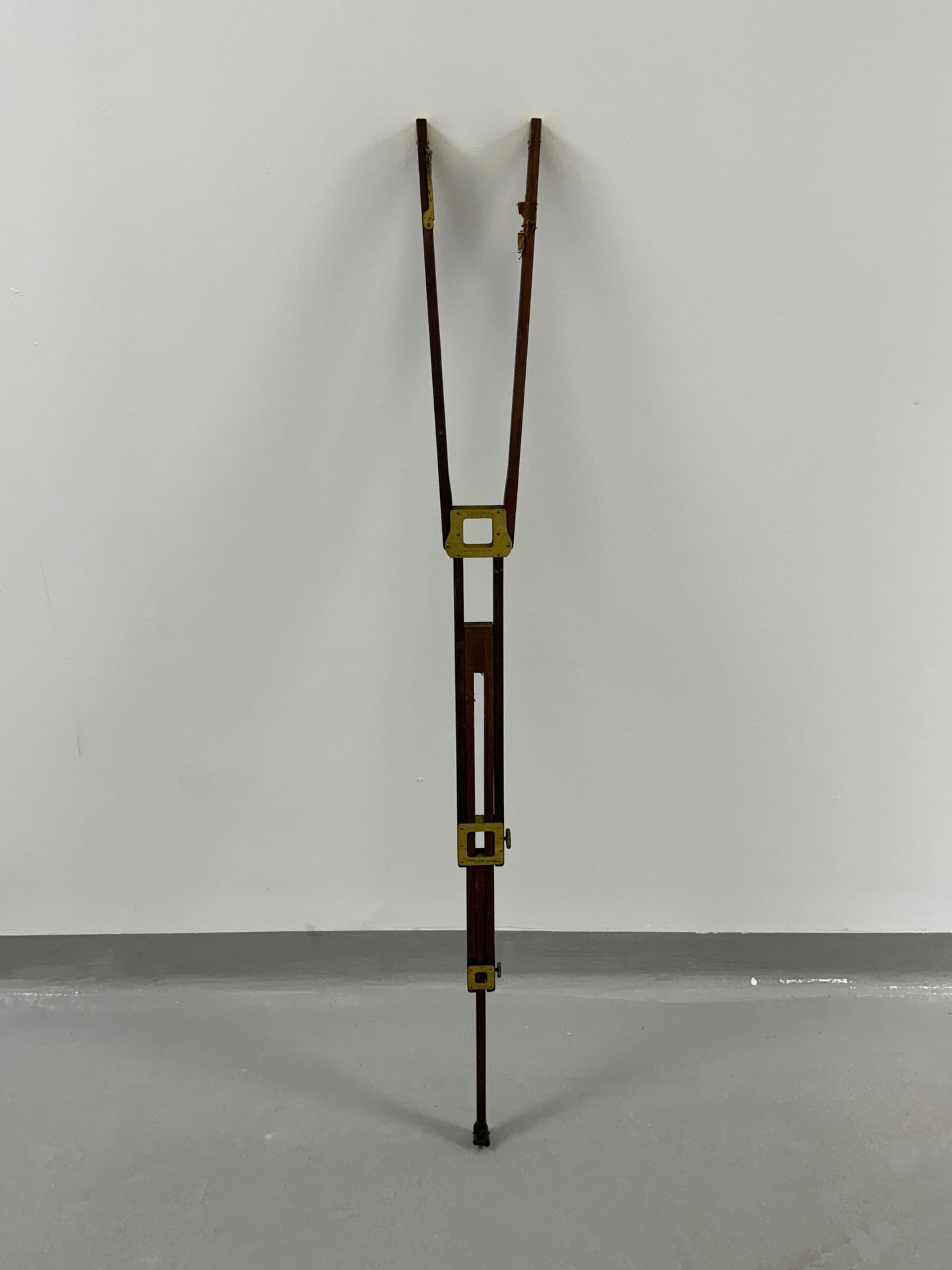 Folmer Graflex No.4 Crown Tripod Wood & Brass