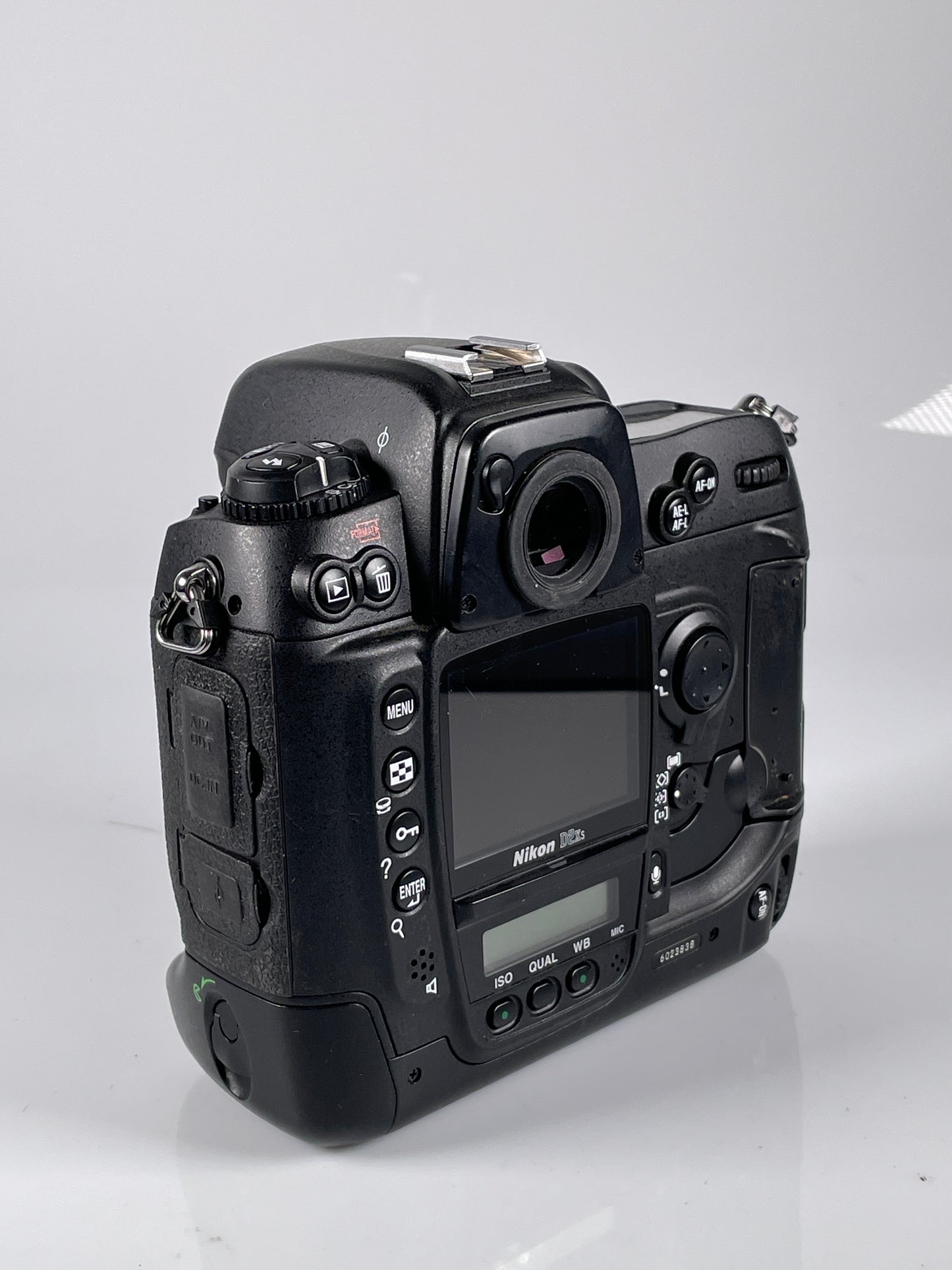 Nikon D2X 12.4MP Digital SLR Camera Body