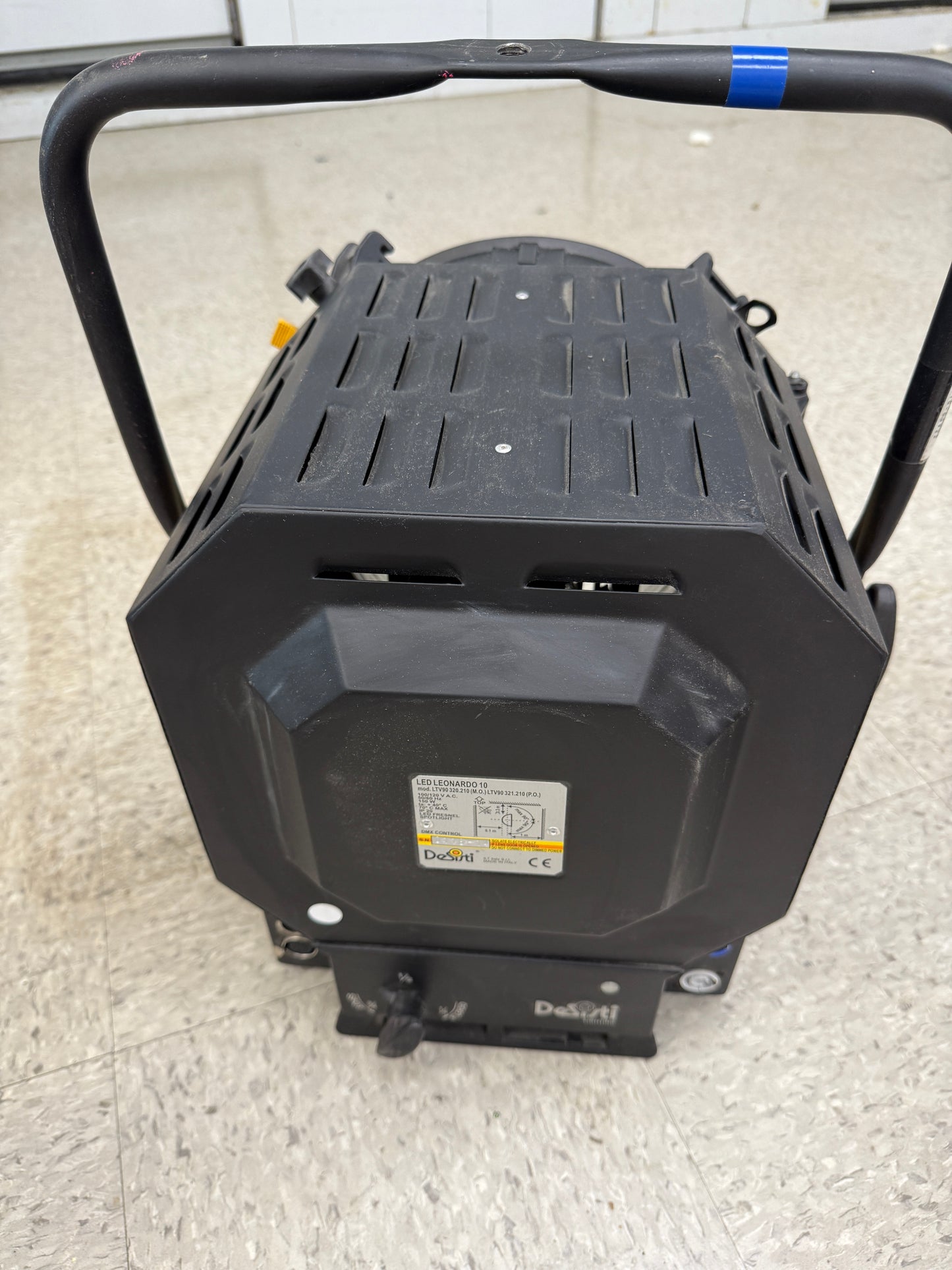 DeSisti LED Leonardo 10 LED Fresnel Eco Friendly Light