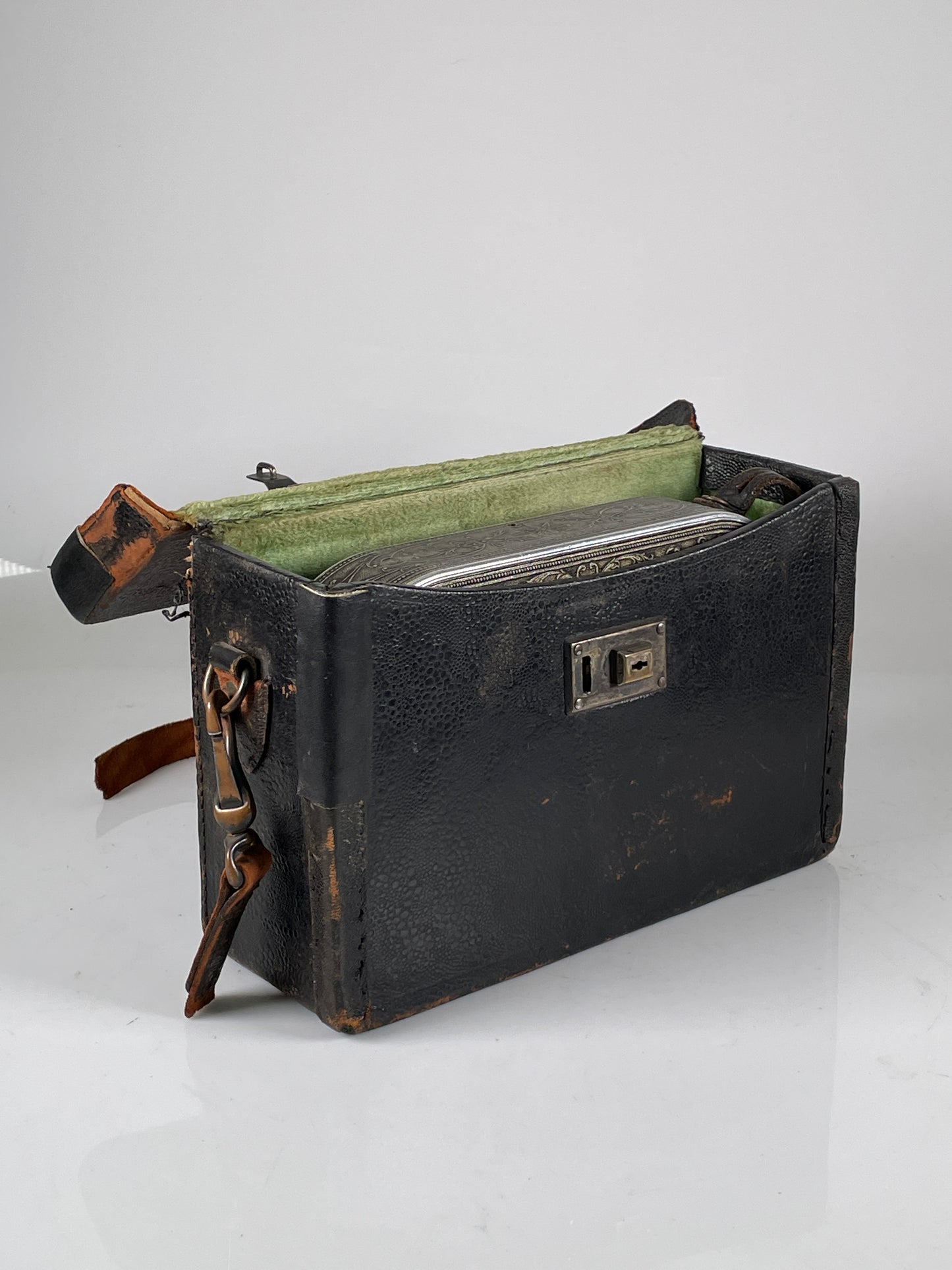 Bell & Howell Filmo Field Model Cine Camera with case