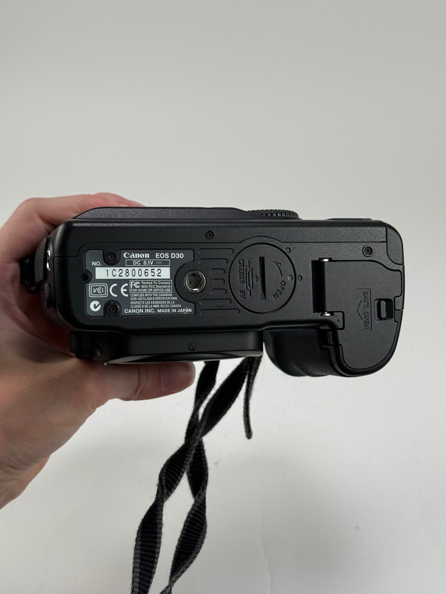 Canon EOS D30 3.1 MP Digital SLR Camera Body