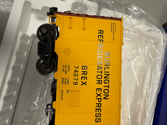 USA Trains R16714 G Scale Burlington Route 50' Mechanical Reefer, YELLOW