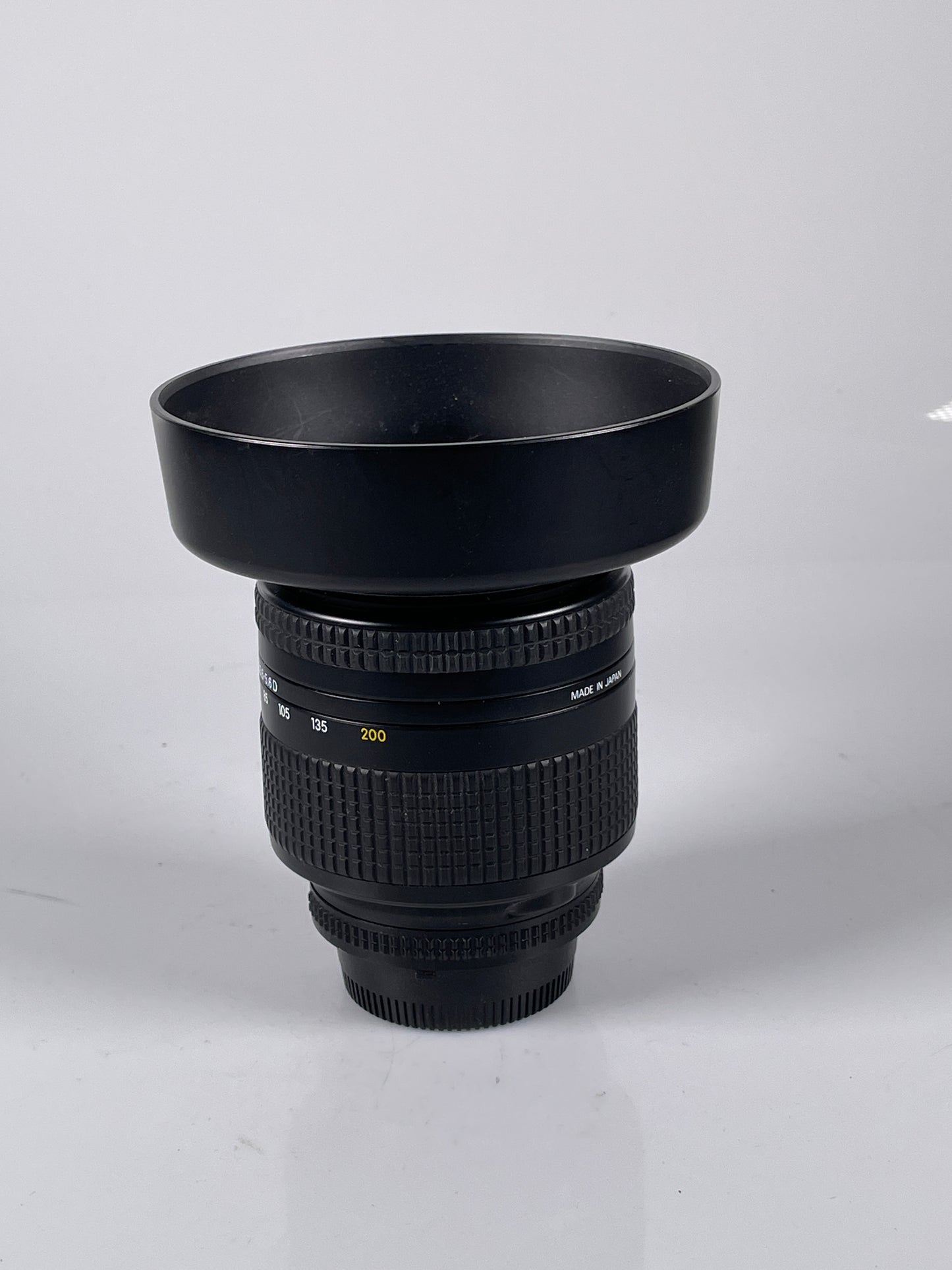 Nikon Zoom-NIKKOR 28-200mm f3.5-5.6 D IF AF Lens
