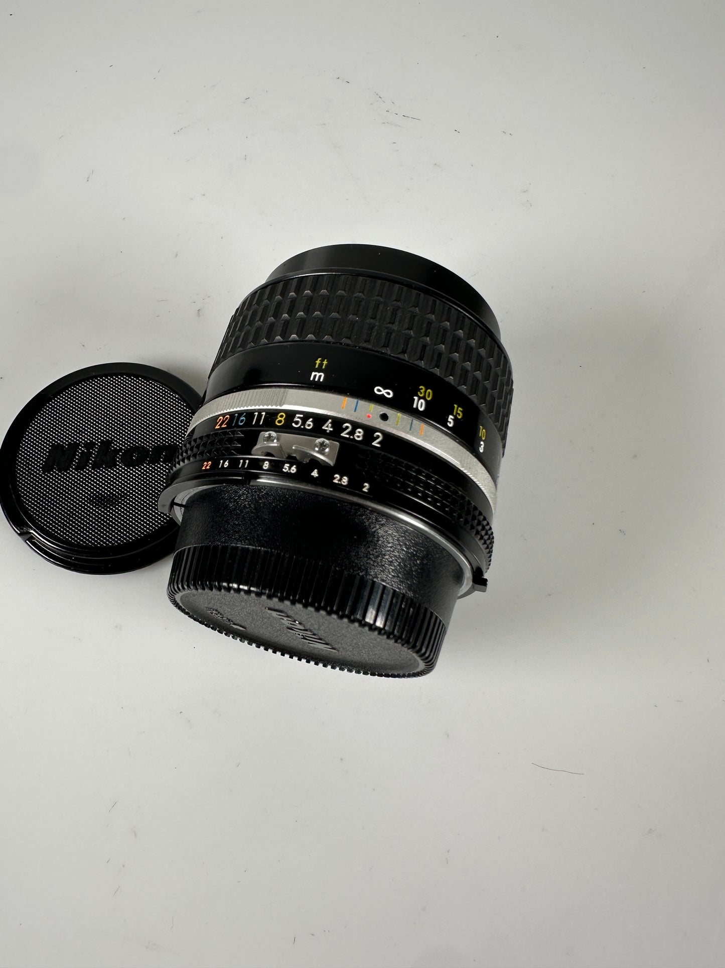 NIKON AIS NIKKOR 85mm f2 Portrait MF Prime Camera Lens