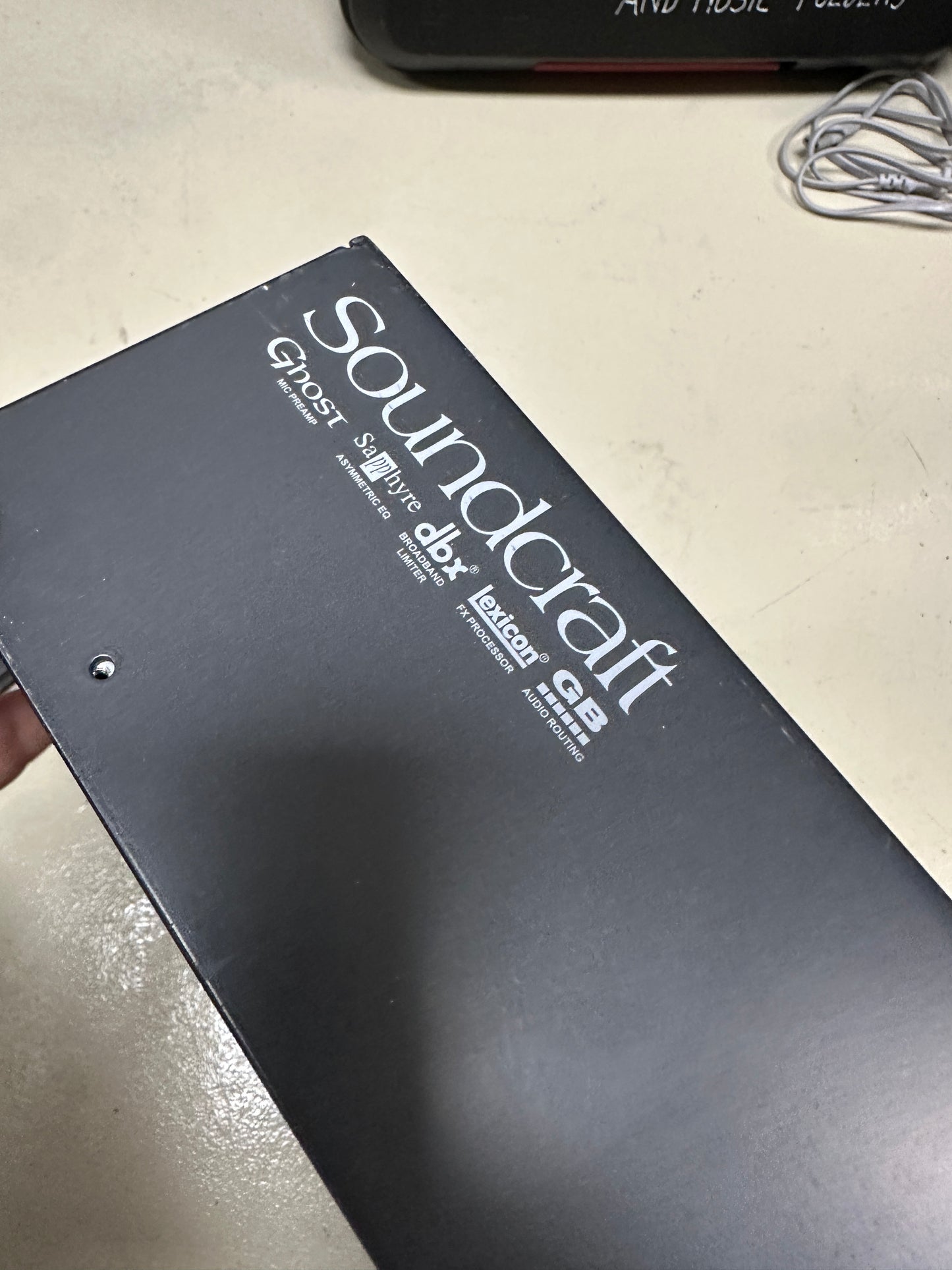 Soundcraft Signature 12 12-Input Analog Mixer