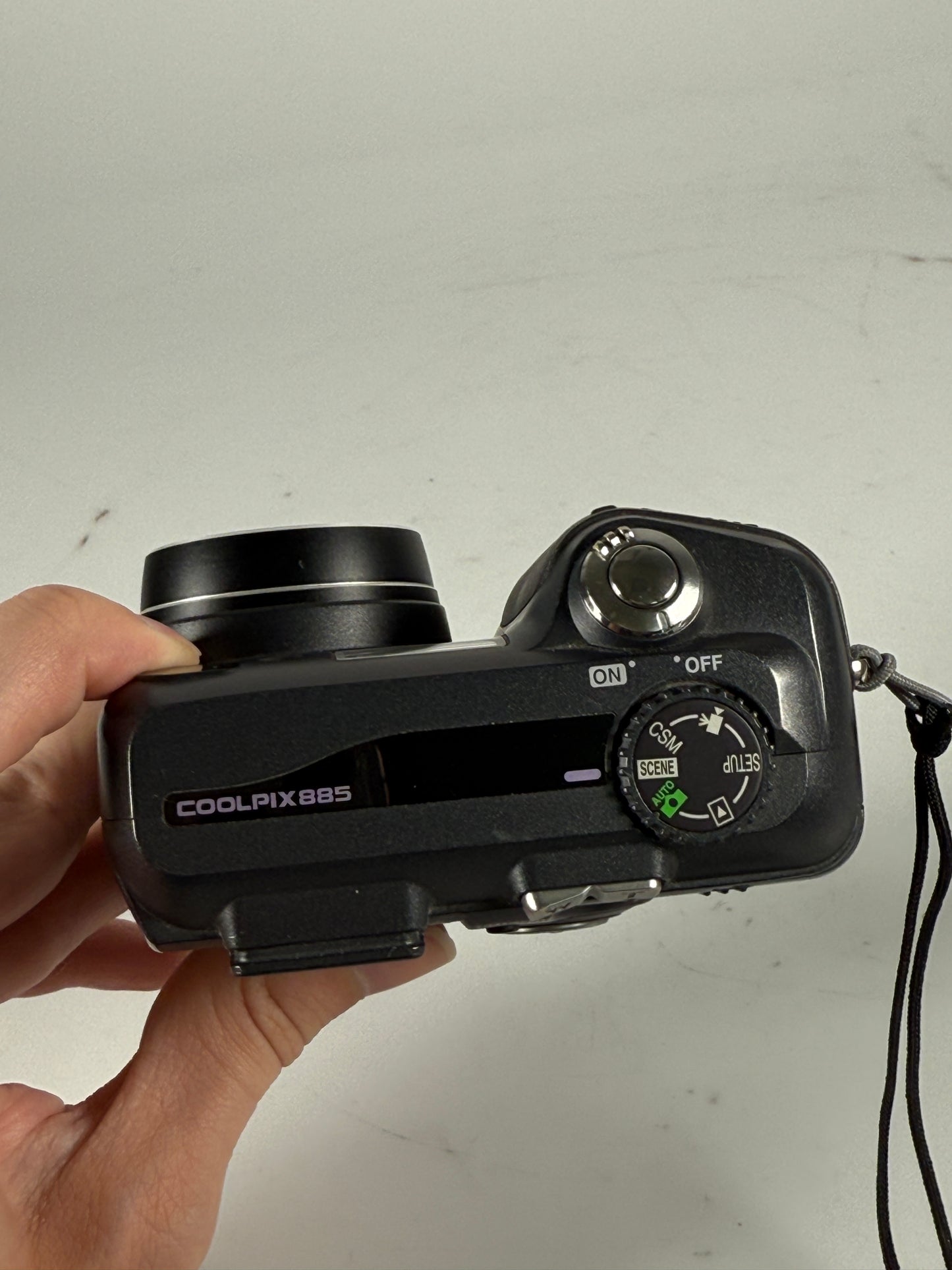Nikon Coolpix 885 3.2MP Digital Camera (Camera + Battery/Charger)