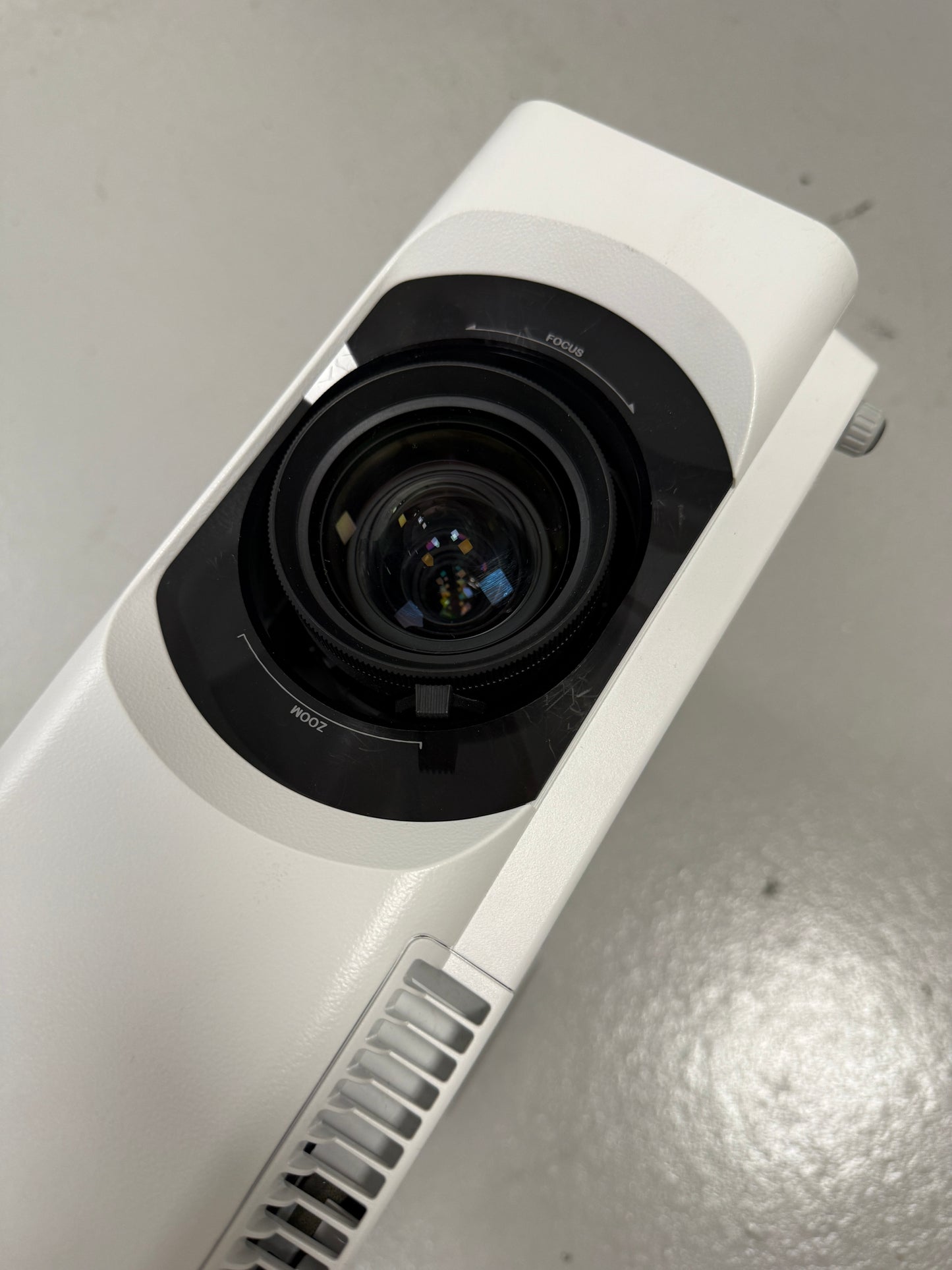 Sony VPL-CH350 5000 Lumen 3LCD 1080P Projector 475 Lamp Hours