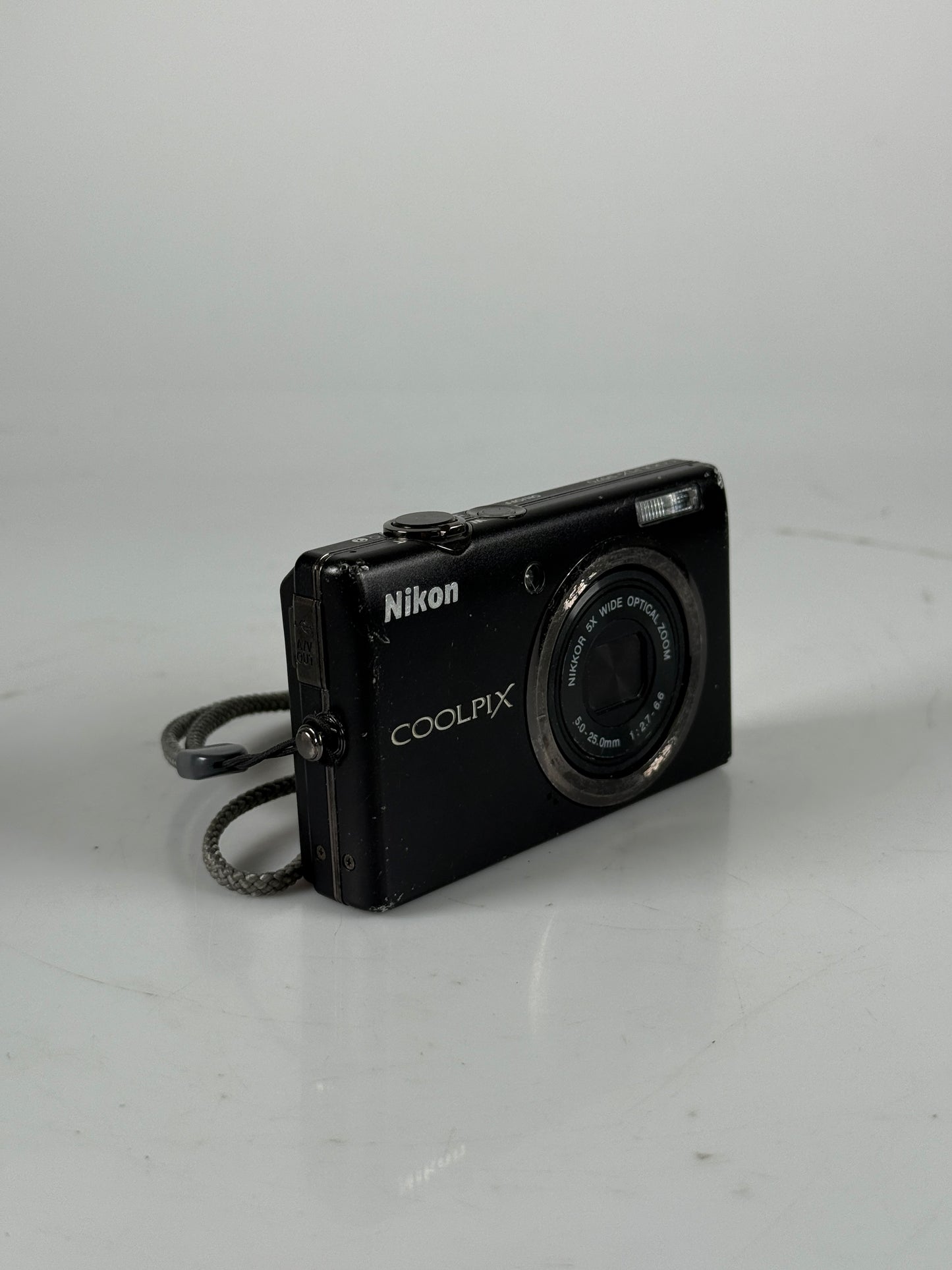 Nikon COOLPIX S570 12.0MP Compact Digital Camera Black