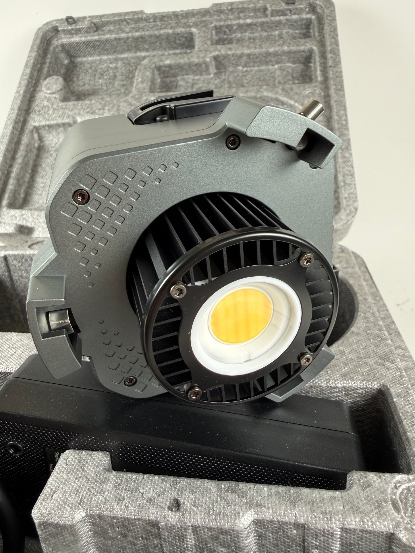Aputure Amaran 60xS 60x S Bi-Color COB LED Video Light